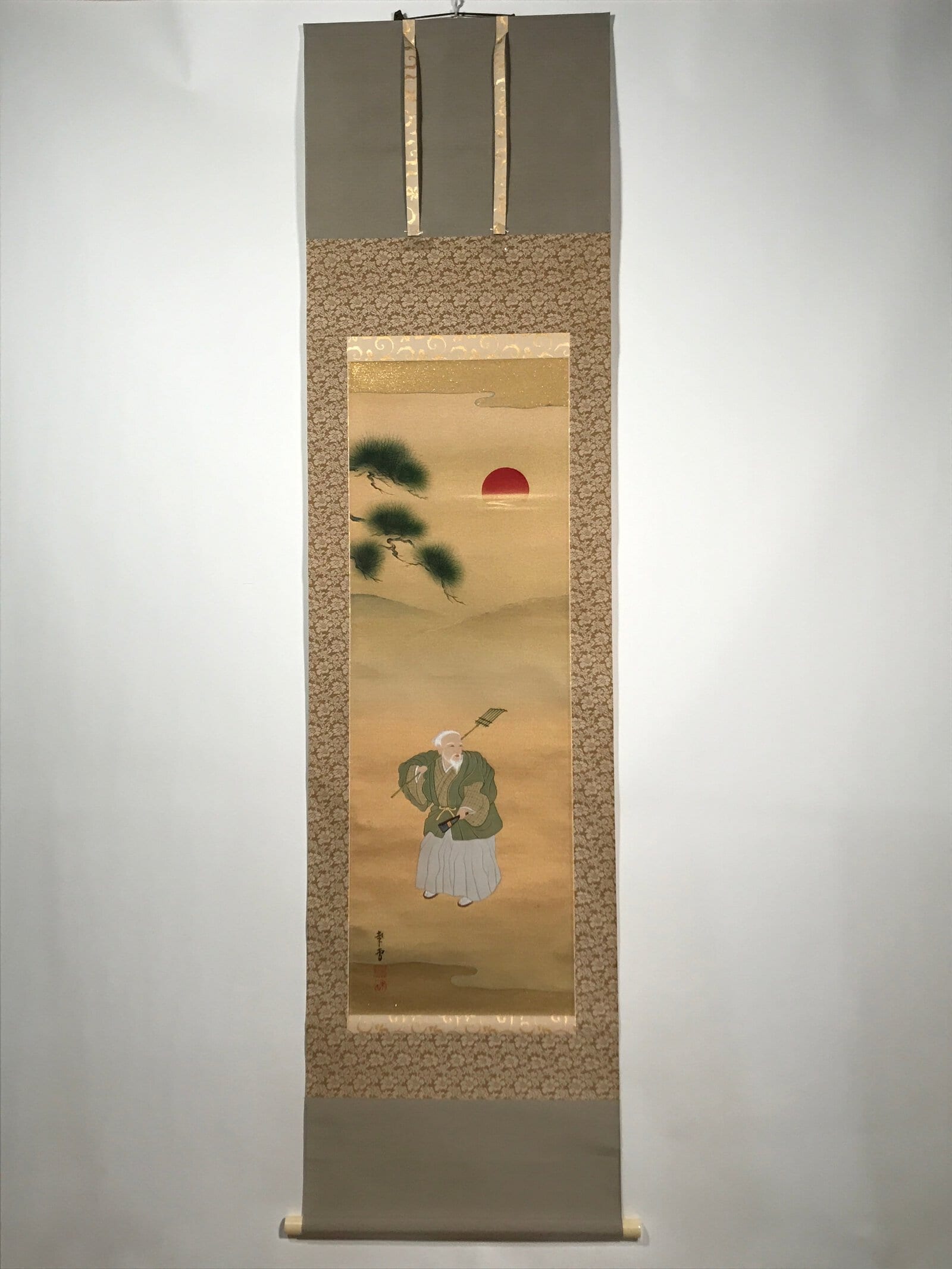 Japanese Hanging Scroll Vtg Old Man Green Kimono Sun Pine Tree Kakejiku SC850