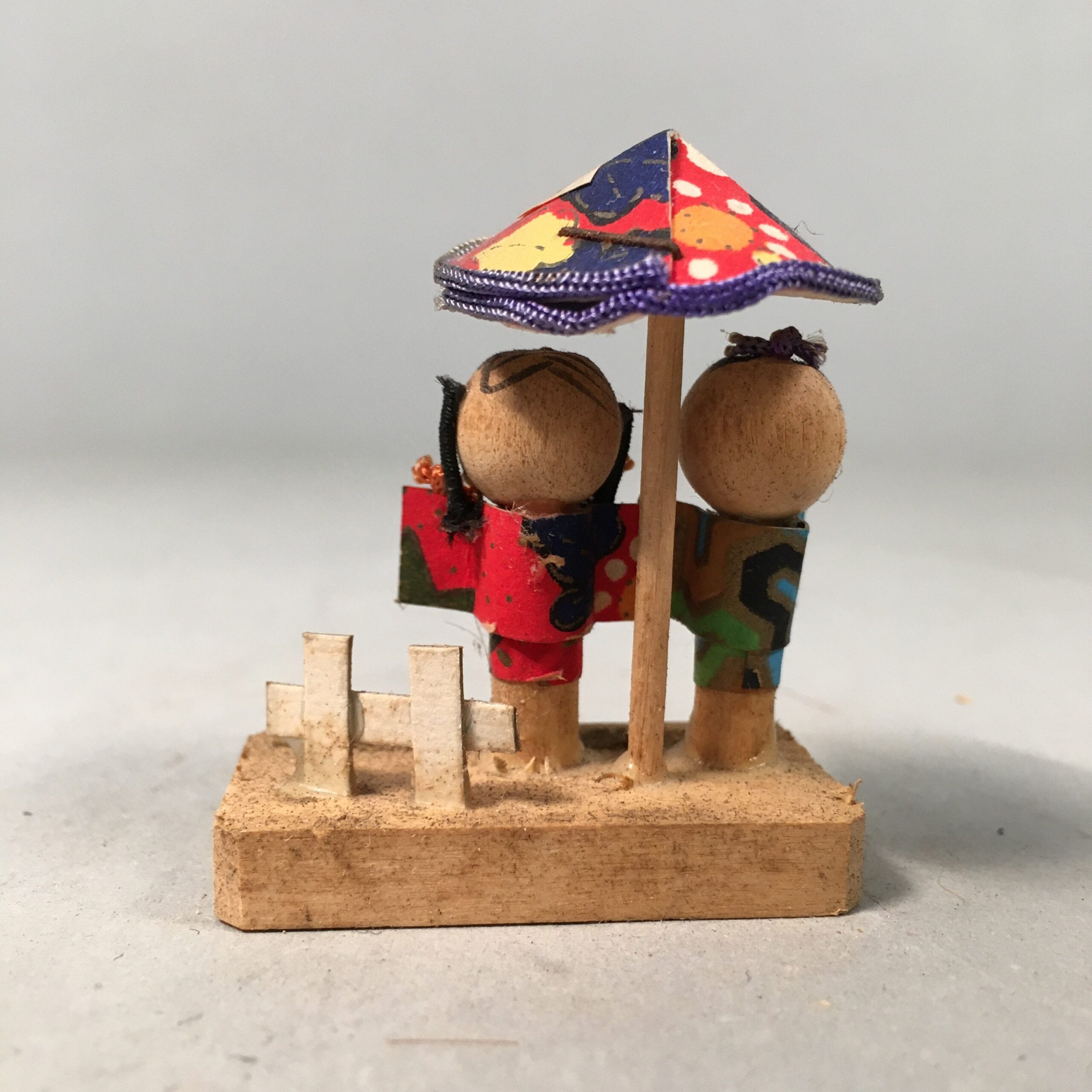 Japanese Kokeshi Doll Vtg Wooden Figurine Kimono Couple Umbrella Mt.Fuji KF428