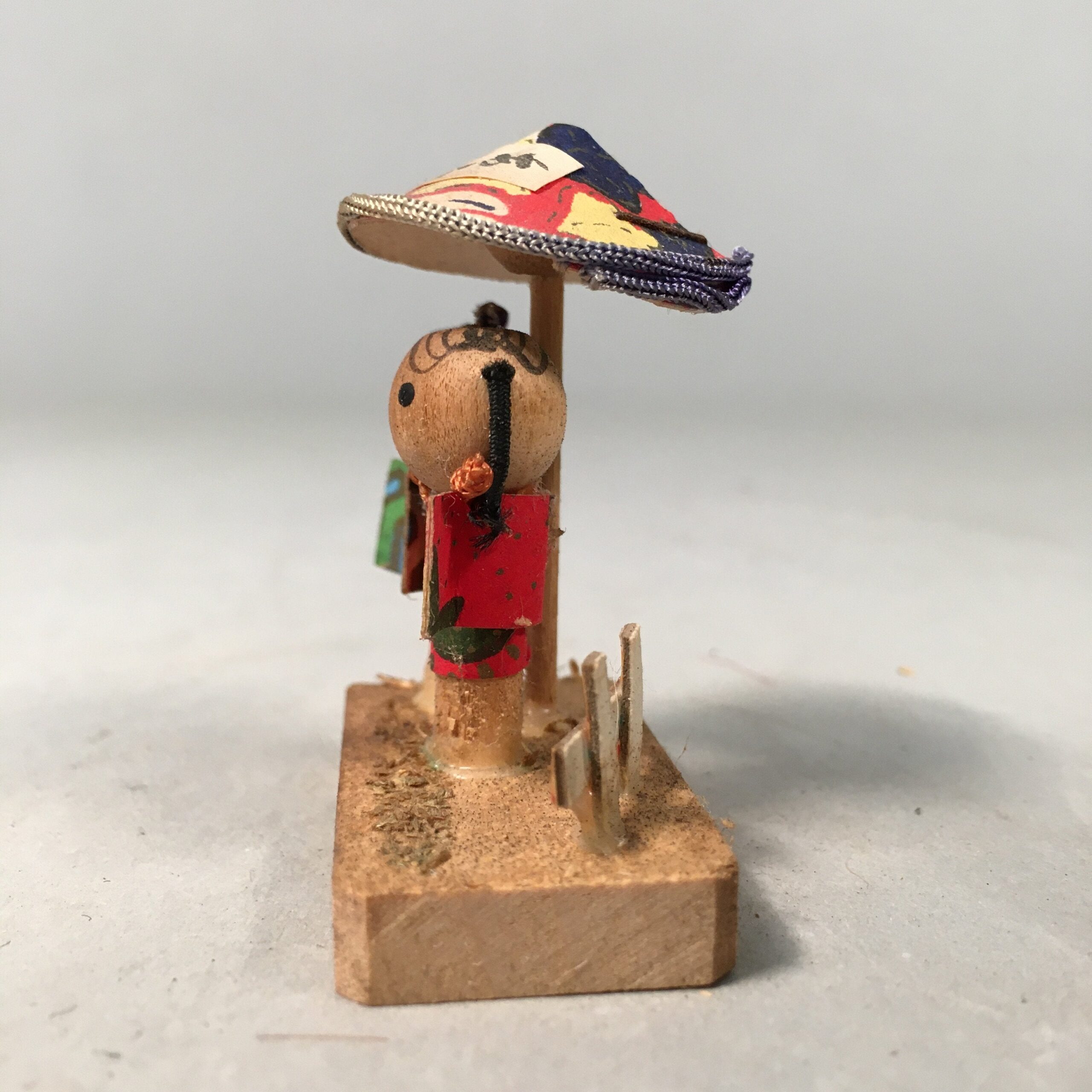 Japanese Kokeshi Doll Vtg Wooden Figurine Kimono Couple Umbrella Mt.Fuji KF428