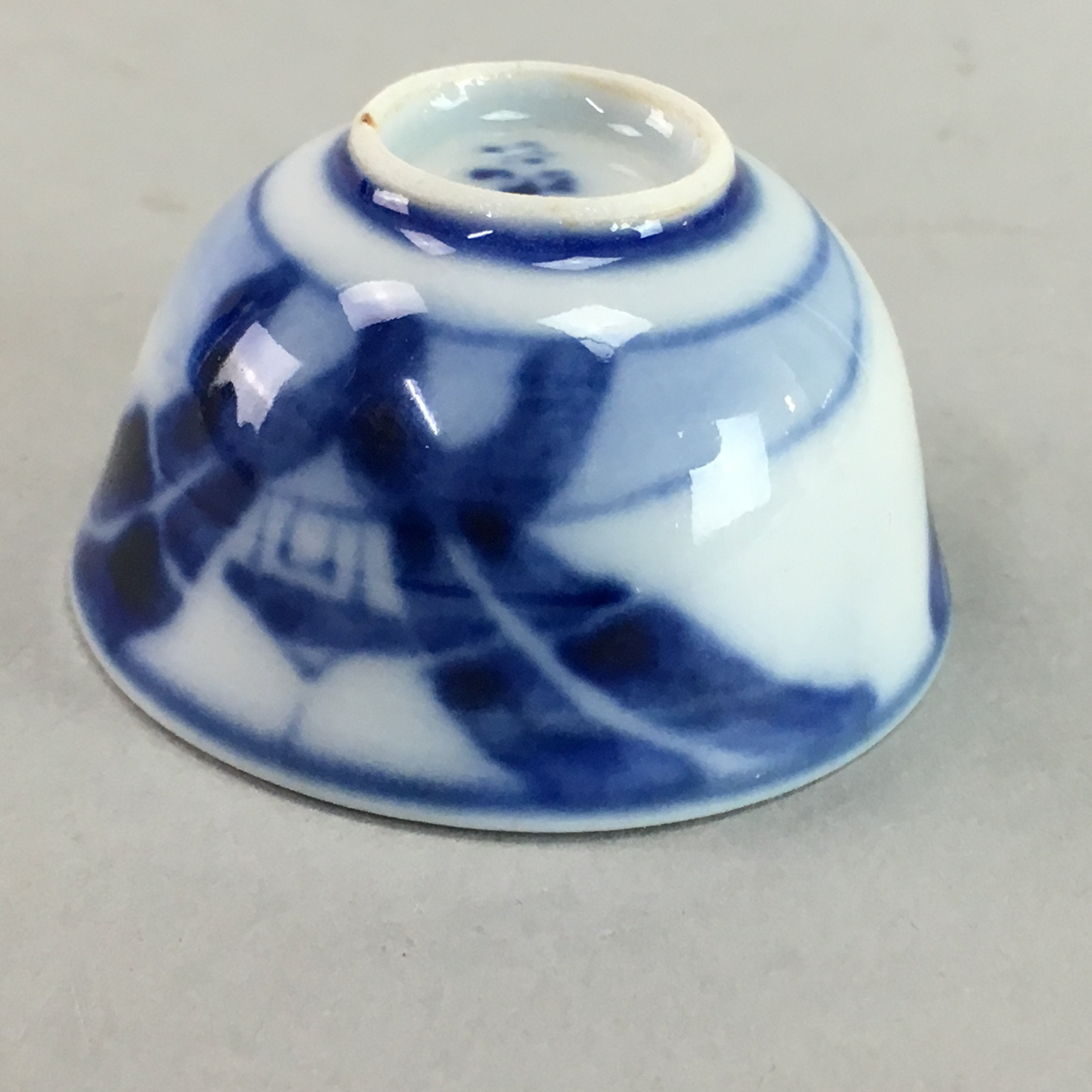 Japanese Kutani Porcelain Sake Cup Guinomi Sakazuki Vtg Signed Sometsuke GU521