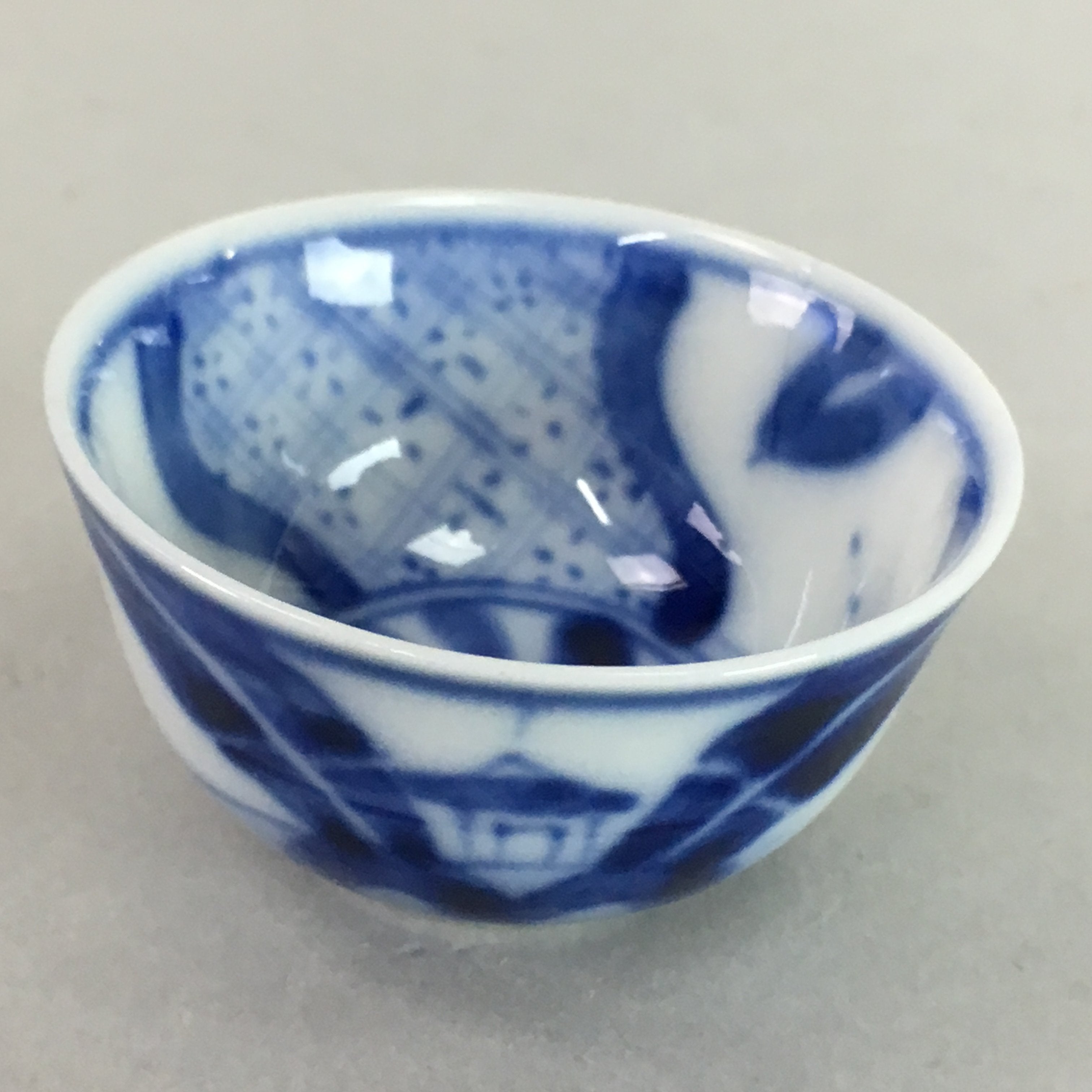 Japanese Kutani Porcelain Sake Cup Guinomi Sakazuki Vtg Signed Sometsuke GU521