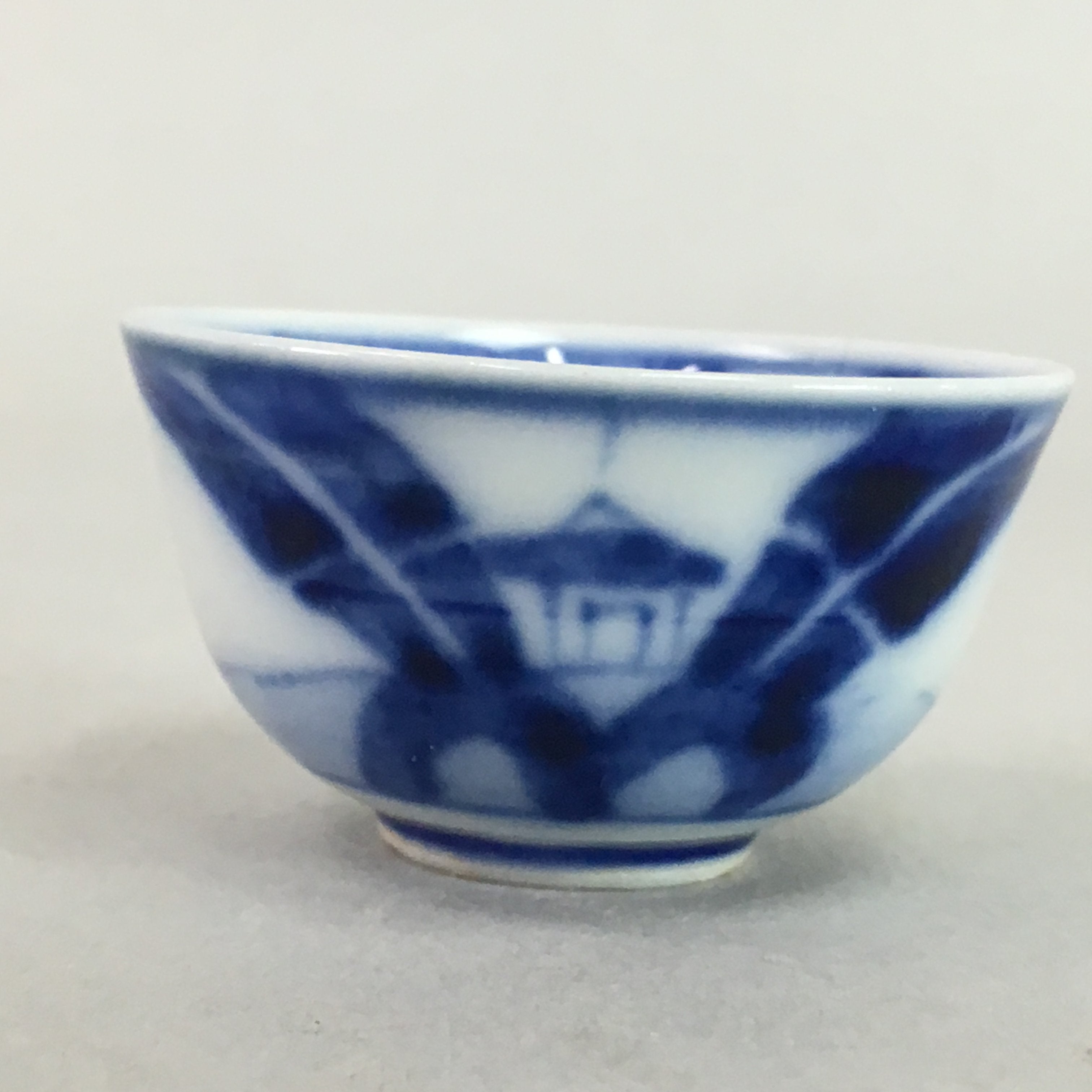 Japanese Kutani Porcelain Sake Cup Guinomi Sakazuki Vtg Signed Sometsuke GU521