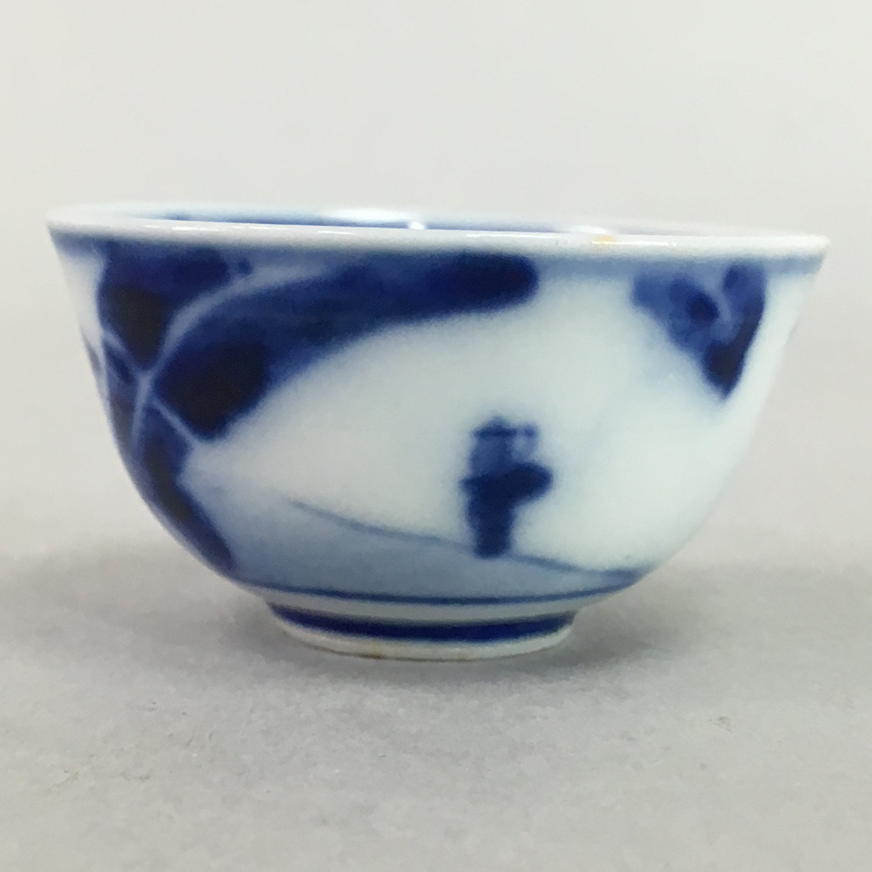 Japanese Kutani Porcelain Sake Cup Guinomi Sakazuki Vtg Signed Sometsuke GU521