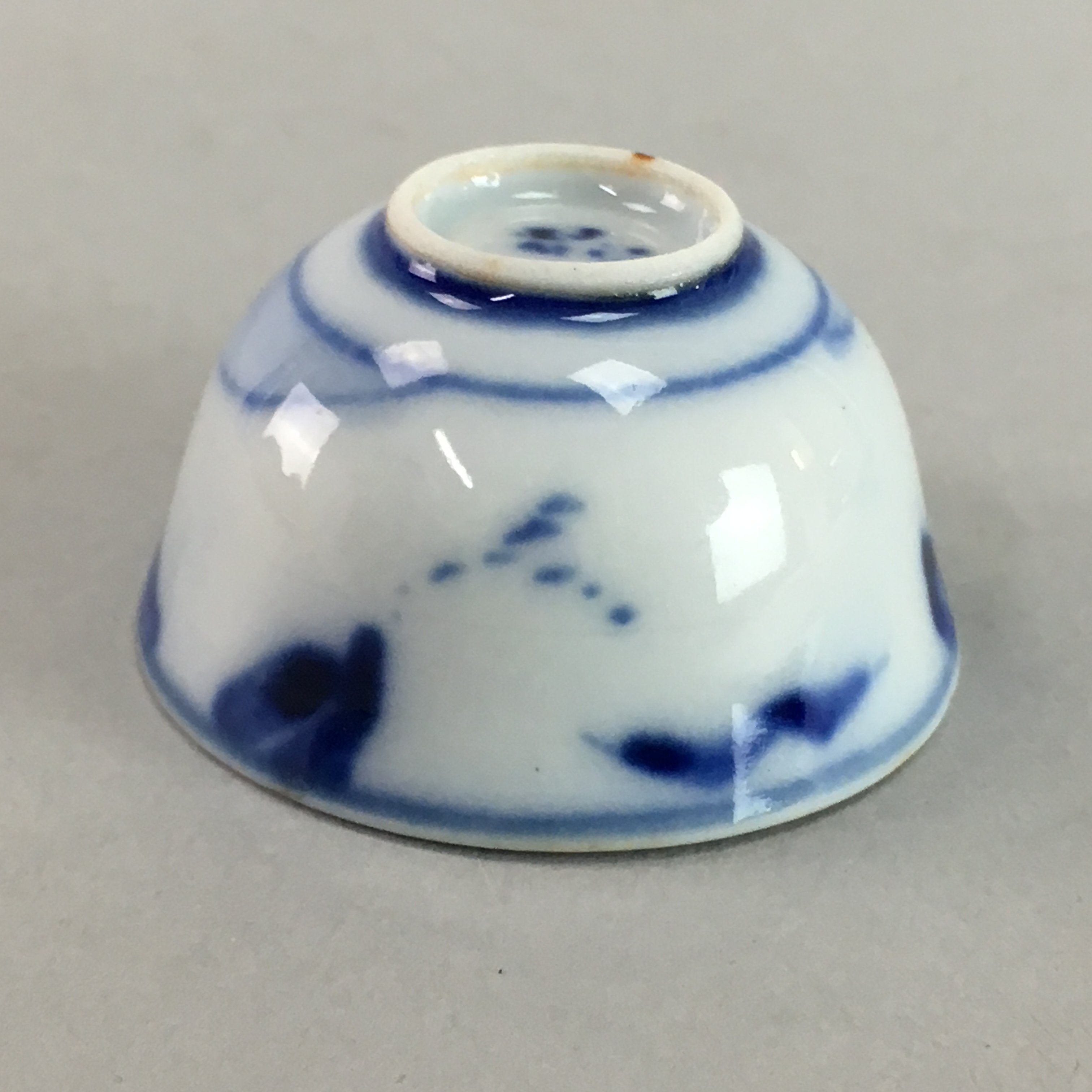 Japanese Kutani Porcelain Sake Cup Guinomi Sakazuki Vtg Signed Sometsuke GU521