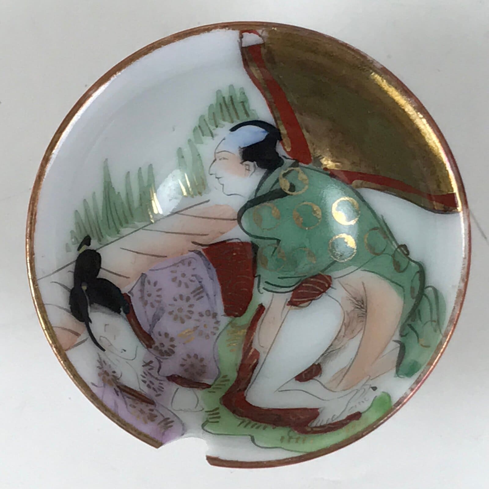 Japanese Kutani Porcelain Sake Cup Ochoko Guinomi Ukiyoe Shunga Erotic Art G297