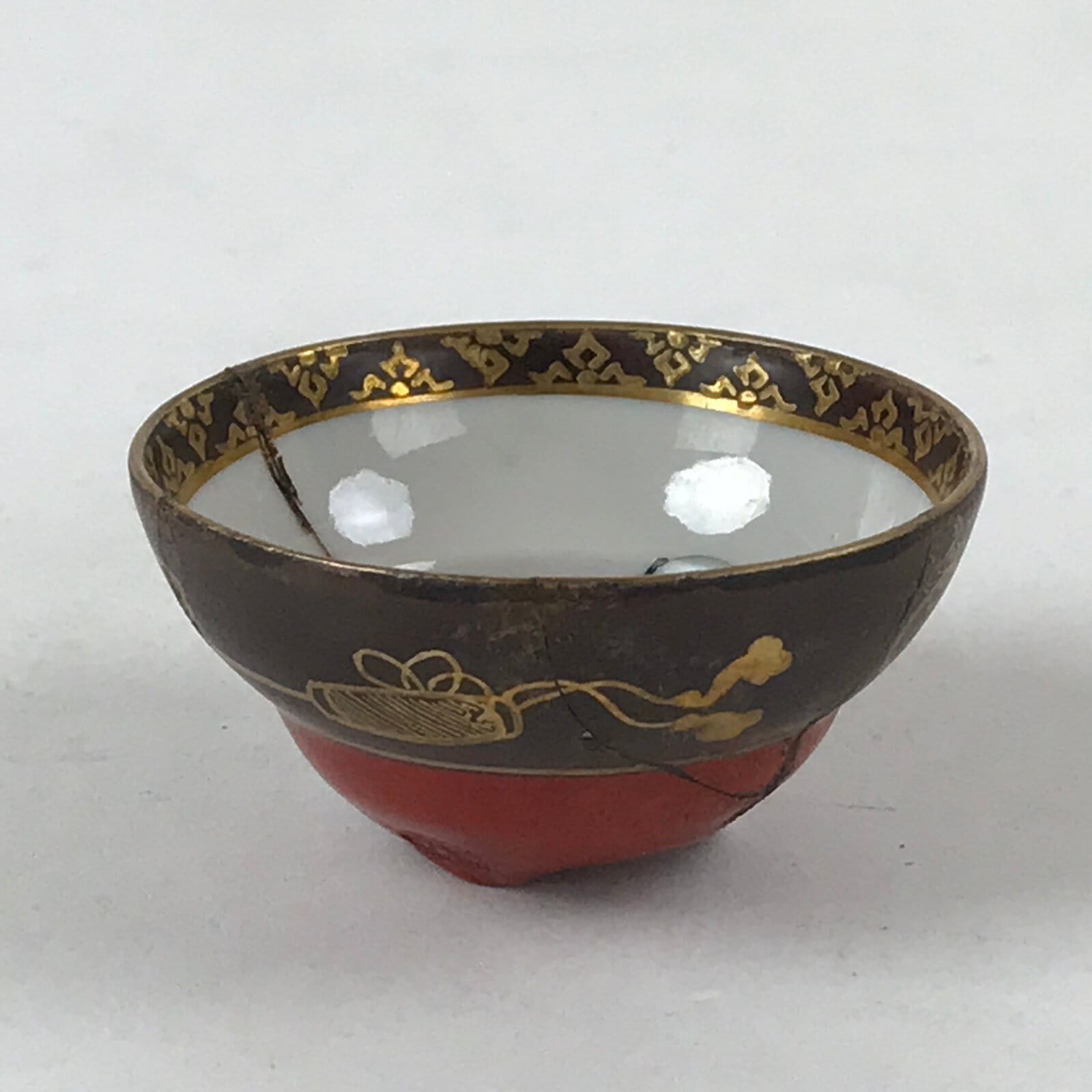 Japanese Kutani Porcelain Sake Cup Vtg Red Face Bottom Green Gold Character G113