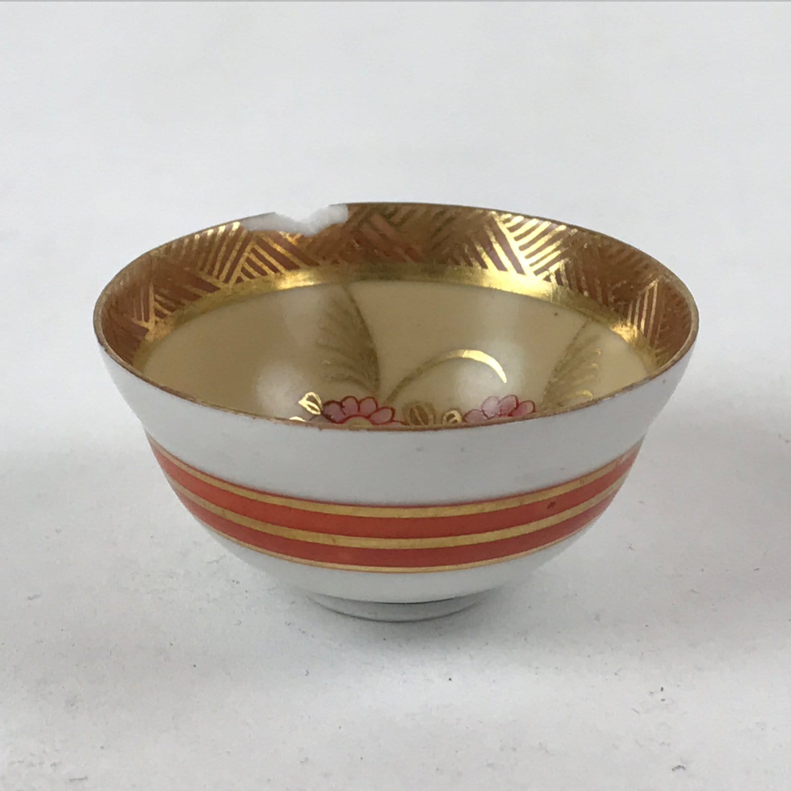 Japanese Kutani Ware Porcelain Sake Cup Vtg Tsubomi Ochoko Gold Flowers G110