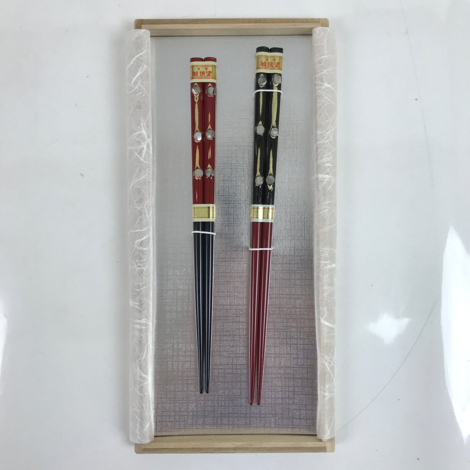 Japanese Lacquered Wooden Chopstick Pair Set Vtg Wakasa Raden Red Black L295