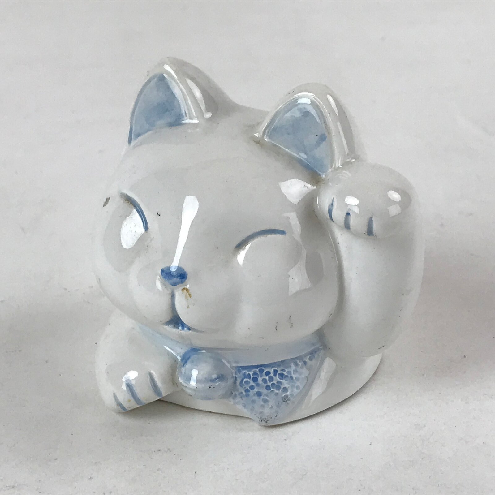 Japanese Maneki-Neko Lucky Cat Smiling Face Figurine Vtg Ceramic Blue BD939