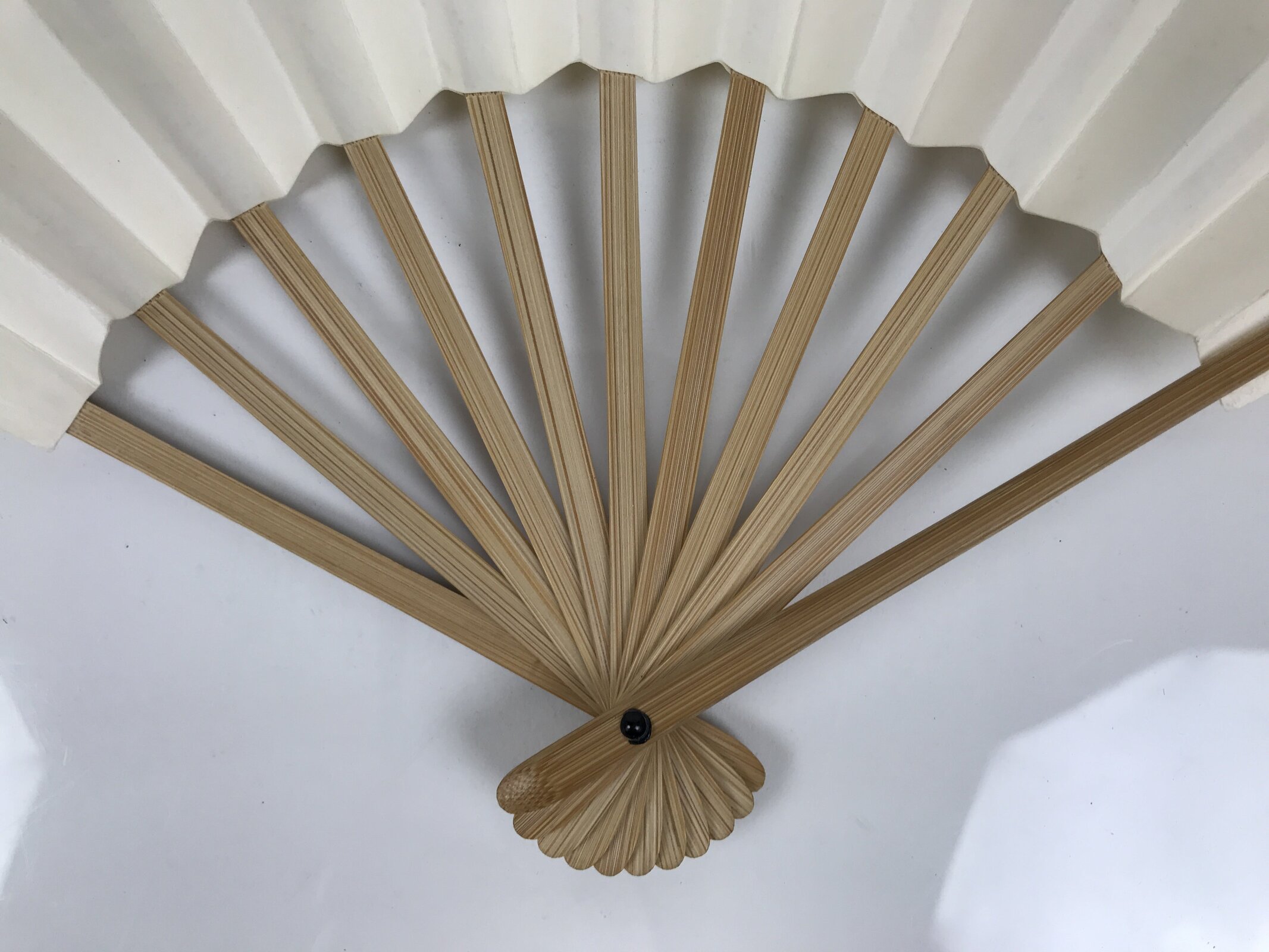 Japanese Paper Folding Fan Sensu Vtg Bamboo Frame White Gold Kamon Crest 5D18