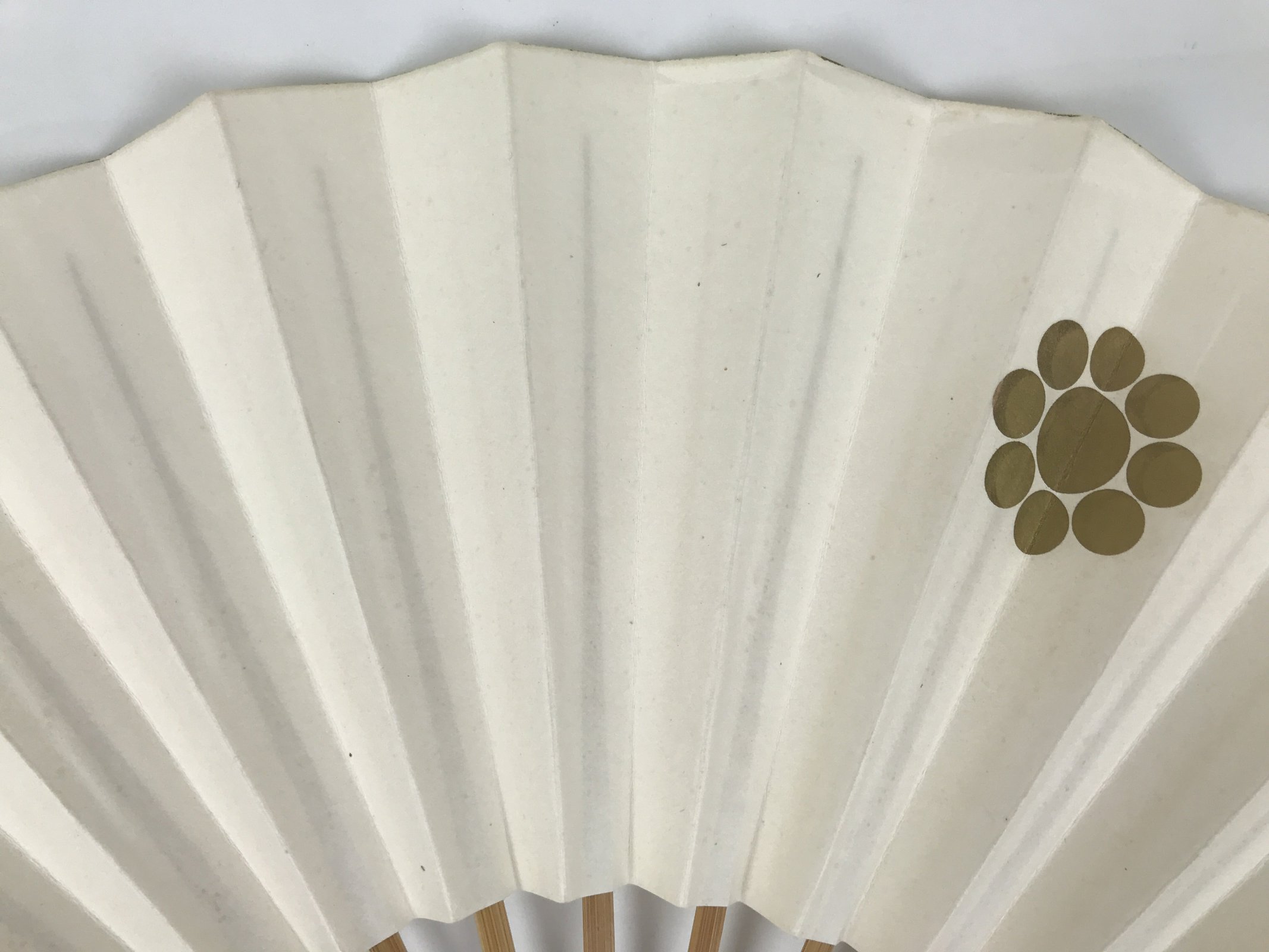 Japanese Paper Folding Fan Sensu Vtg Bamboo Frame White Gold Kamon Crest 5D18
