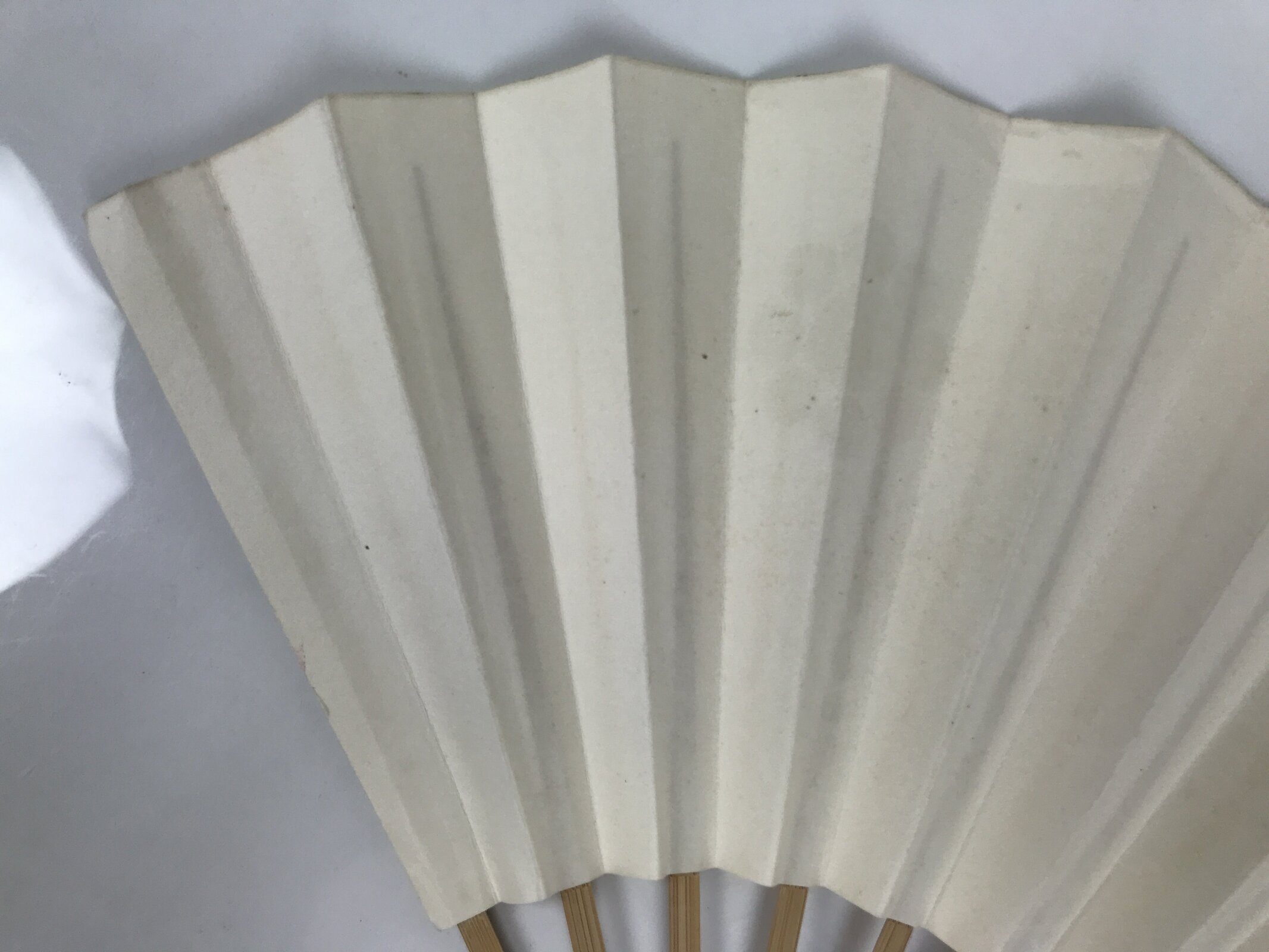 Japanese Paper Folding Fan Sensu Vtg Bamboo Frame White Gold Kamon Crest 5D18