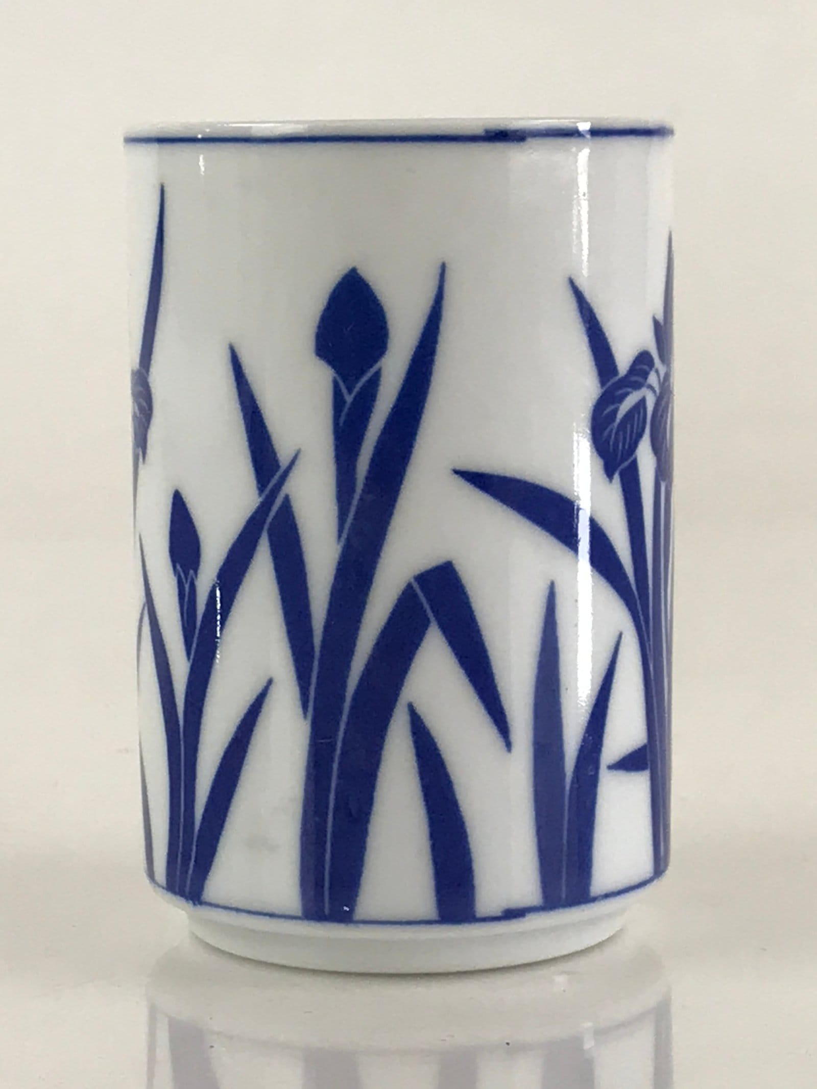 Japanese Porcelain Arita Ware Teacup Yunomi Vtg Blue Sometsuke Iris Sencha TC321