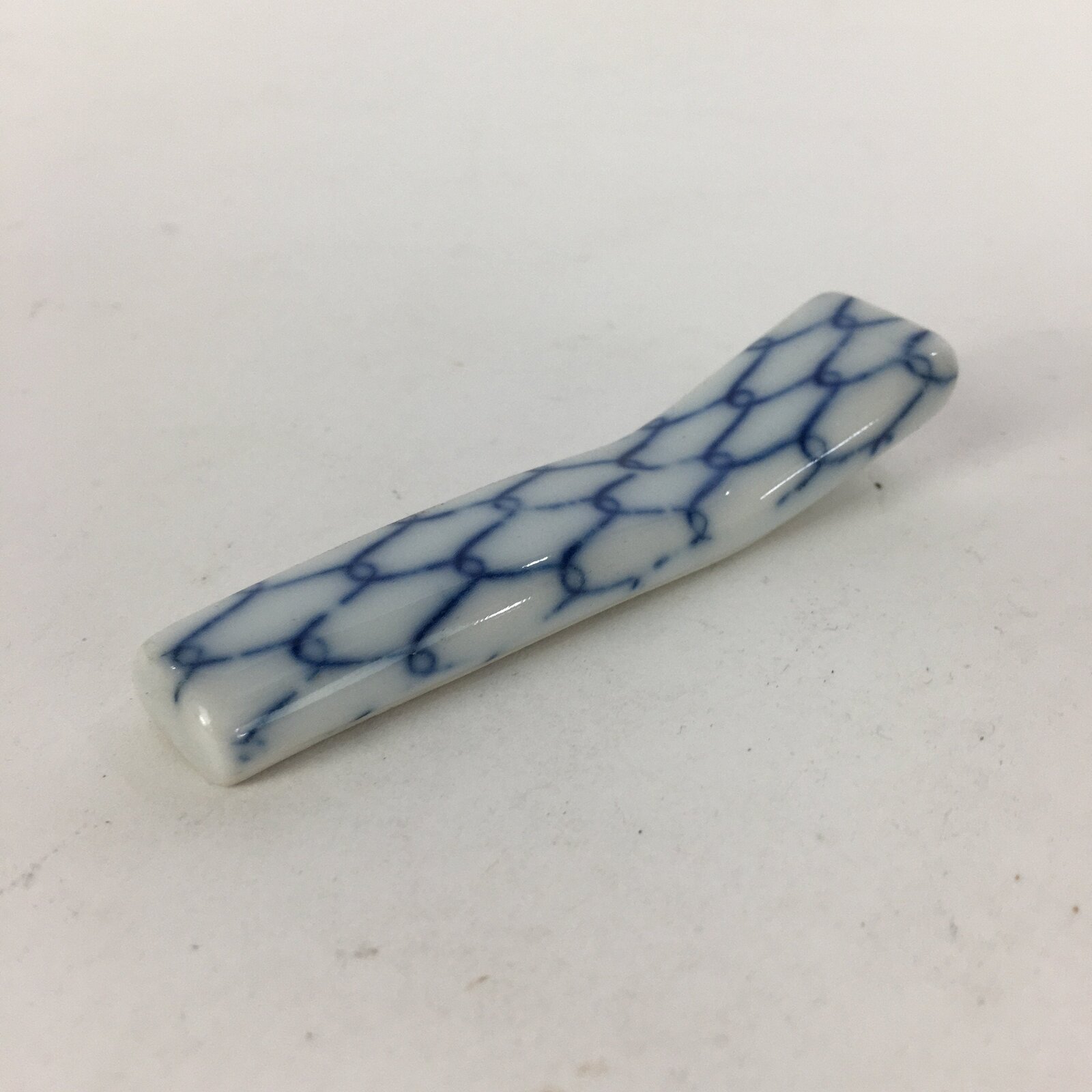 Japanese Porcelain Chopstick Rest Holder Vtg Blue Sometsuke Net Hashioki CR247