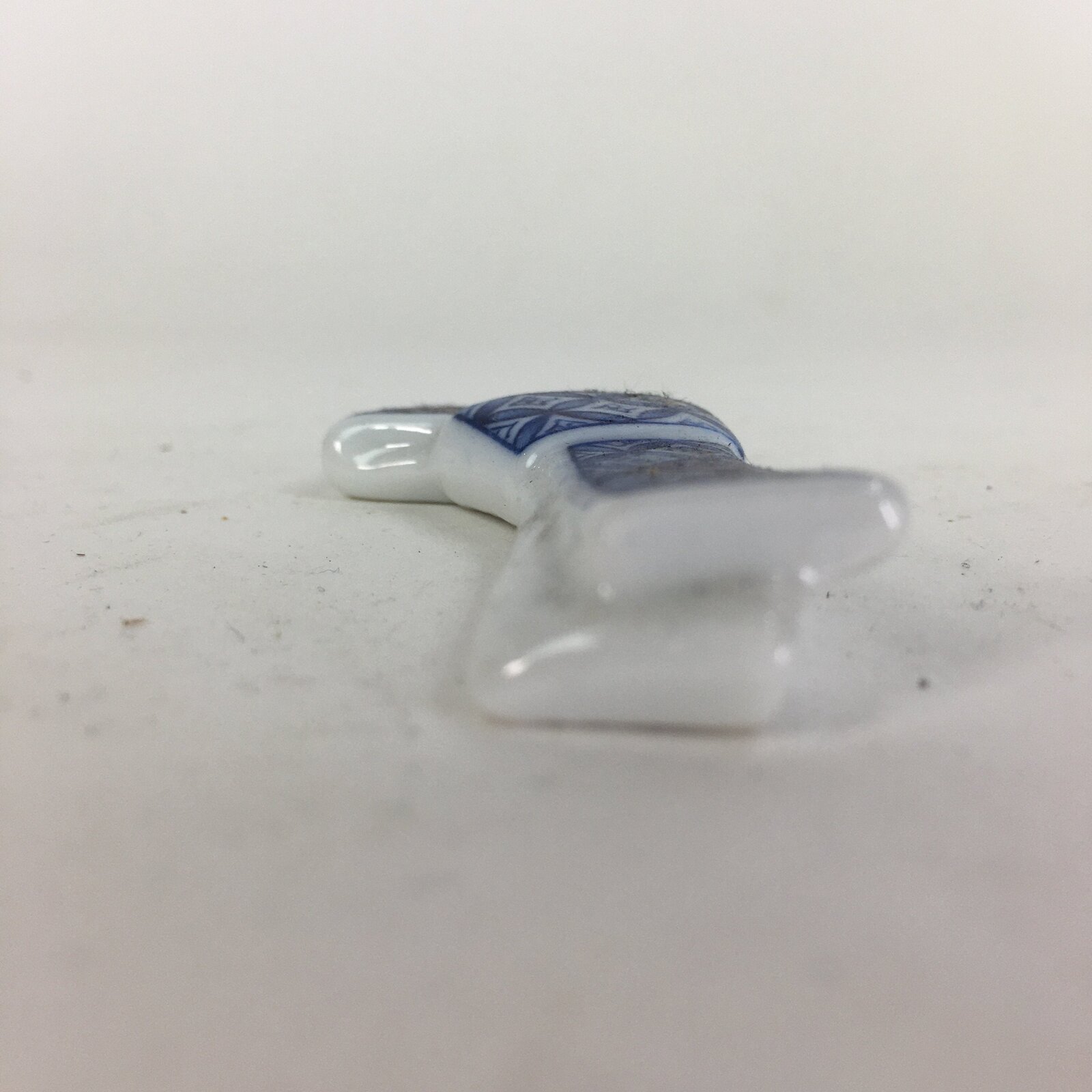 Japanese Porcelain Chopstick Rest Holder Vtg Blue Sometsuke Ribbon knot CR233