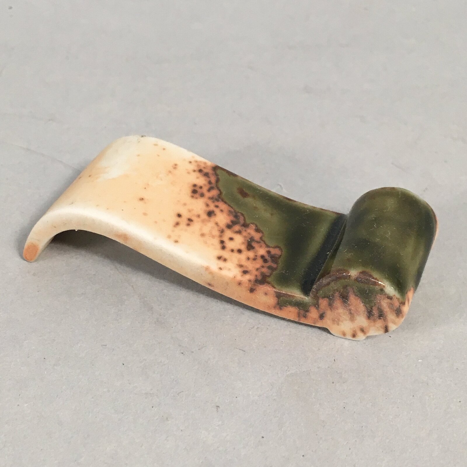 Japanese Porcelain Chopstick Rest Holder Vtg Green Brown Scroll CR194