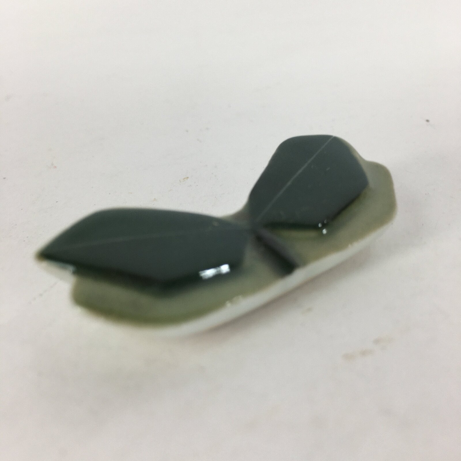Japanese Porcelain Chopstick Rest Holder Vtg New leaves Green Hashioki CR239