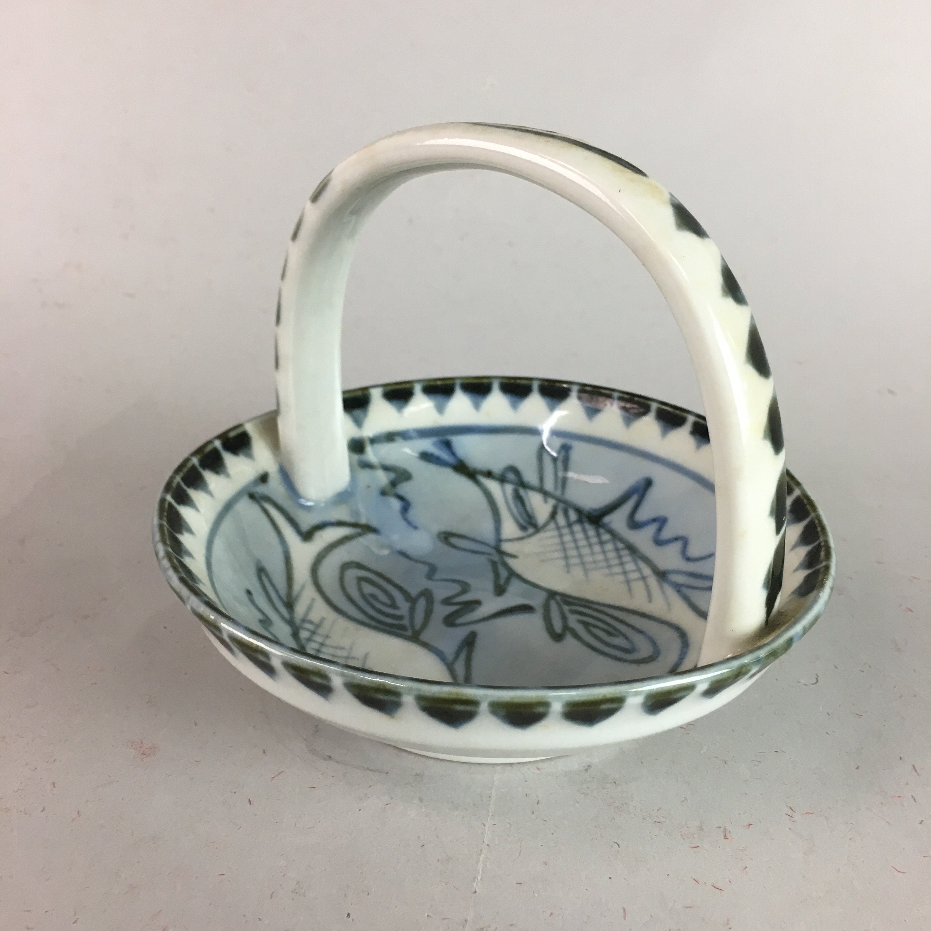 Japanese Porcelain Handled Small Bowl Vtg Fish Design Tachikichi Sometsuke PT585