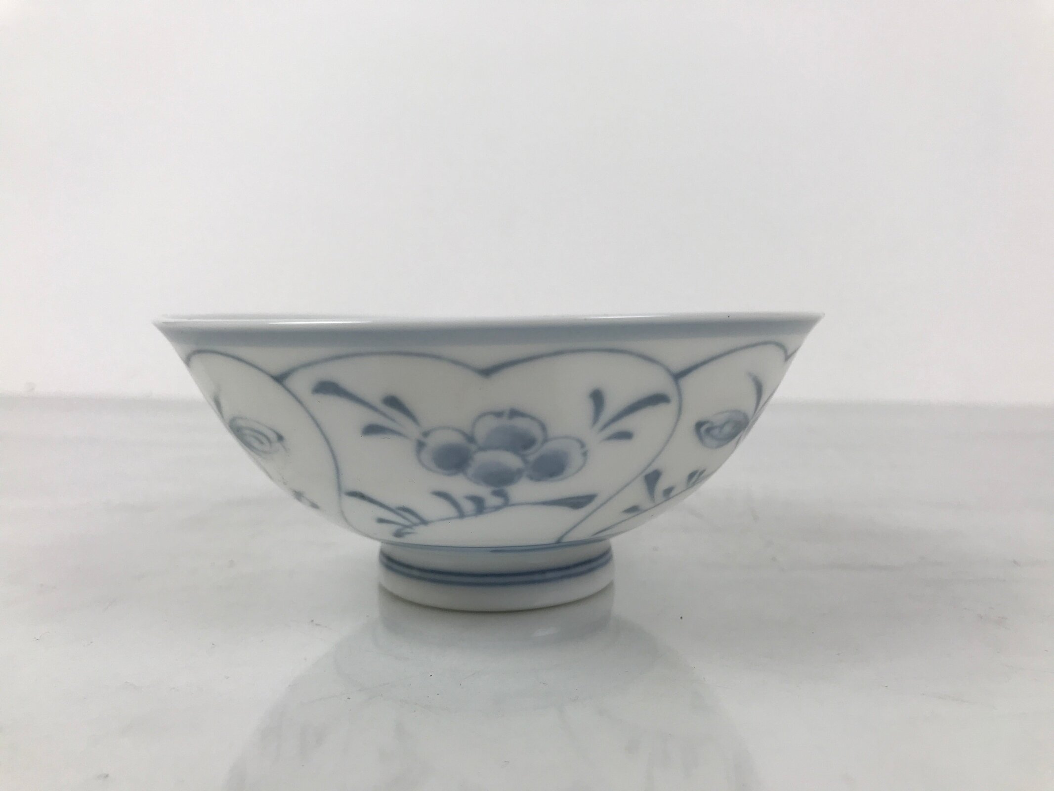 Japanese Porcelain Mino Ware Rice Bowl Chawan Vtg White Blue Plant Vine Tea Y497