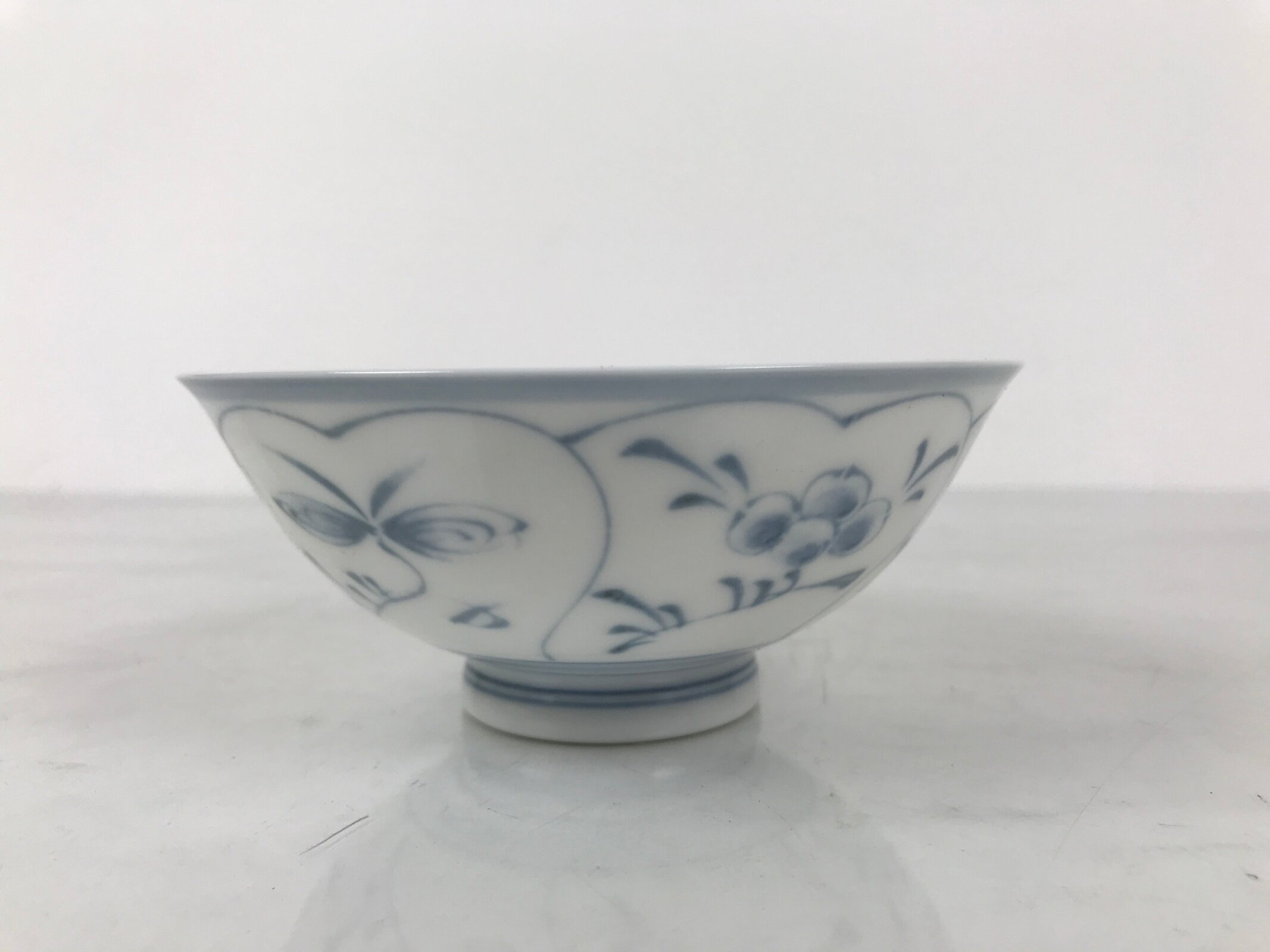Japanese Porcelain Mino Ware Rice Bowl Chawan Vtg White Blue Plant Vine Tea Y500