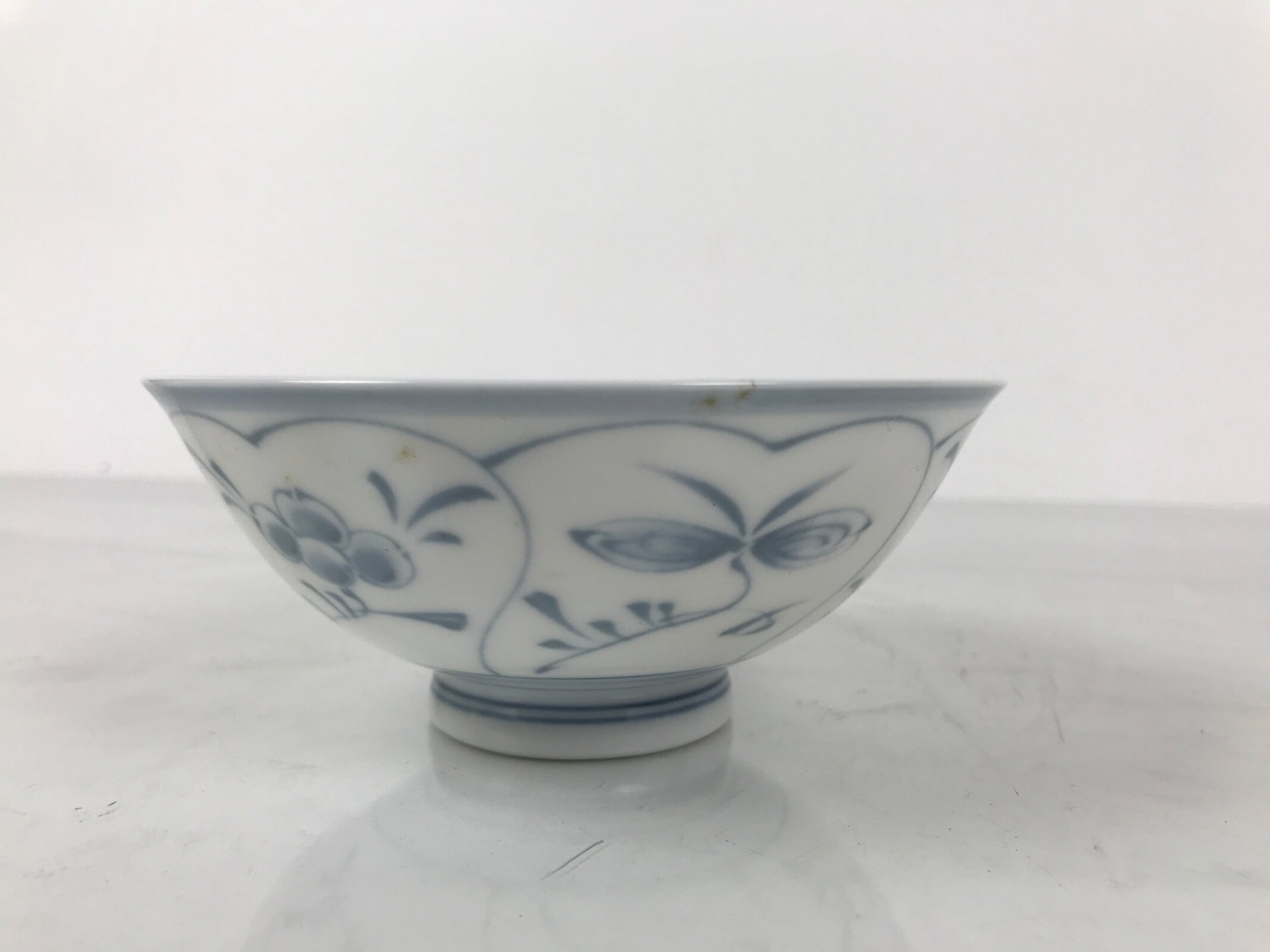 Japanese Porcelain Mino Ware Rice Bowl Chawan Vtg White Blue Plant Vine Tea Y500