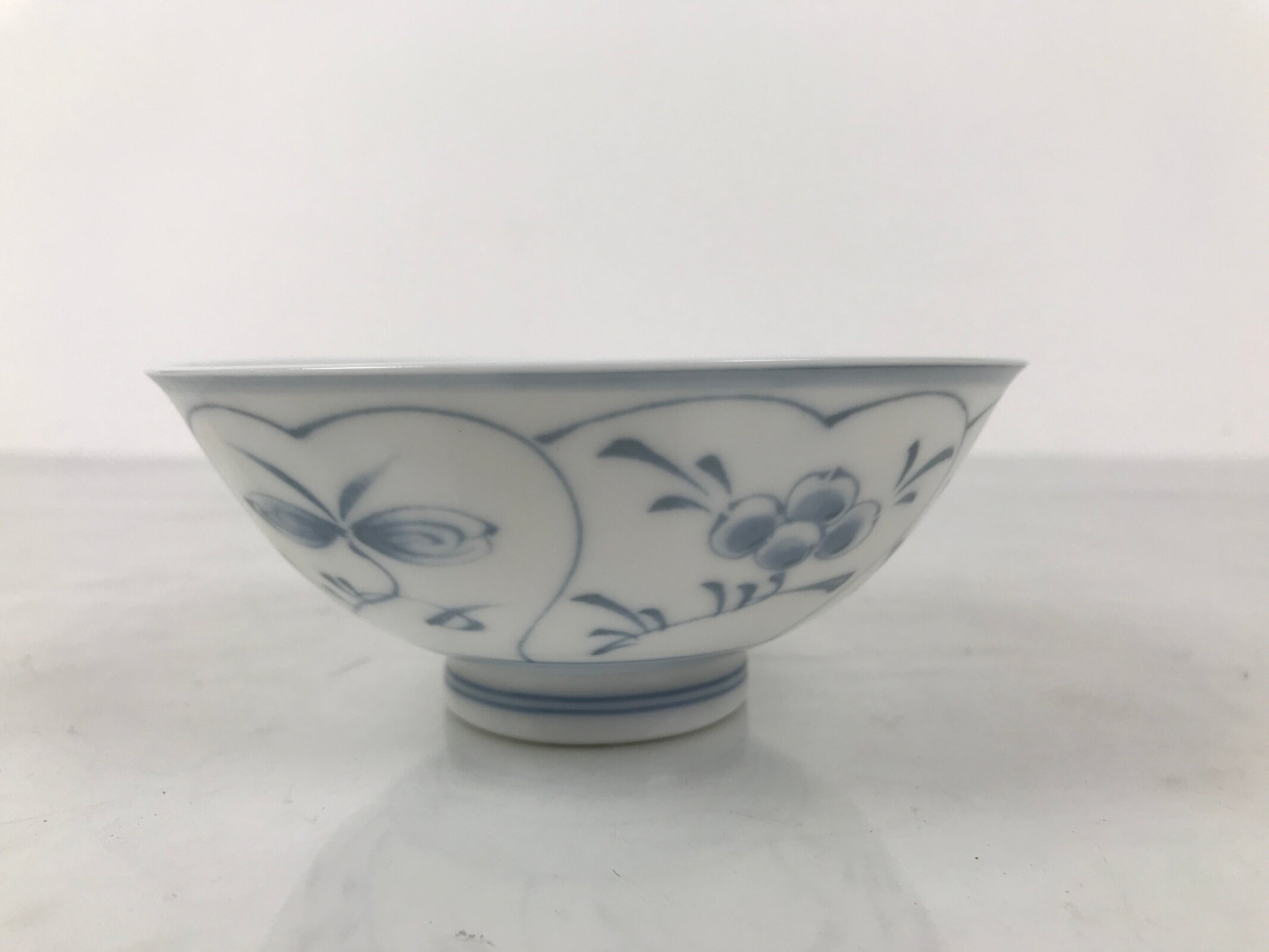 Japanese Porcelain Mino Ware Rice Bowl Chawan Vtg White Blue Plant Vine Tea Y506