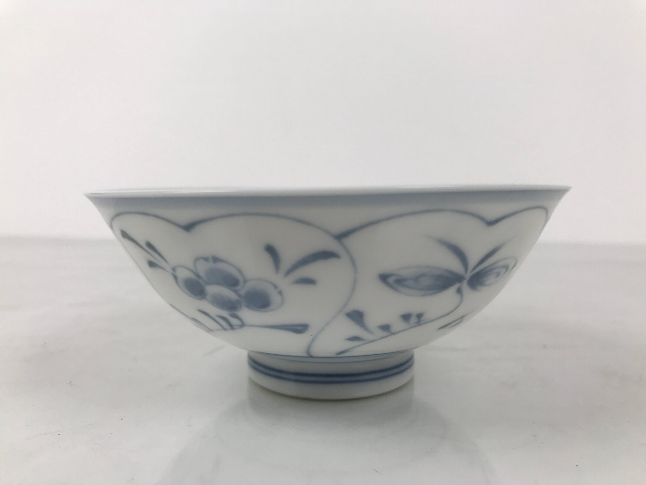 Japanese Porcelain Mino Ware Rice Bowl Chawan Vtg White Blue Plant Vine Tea Y506