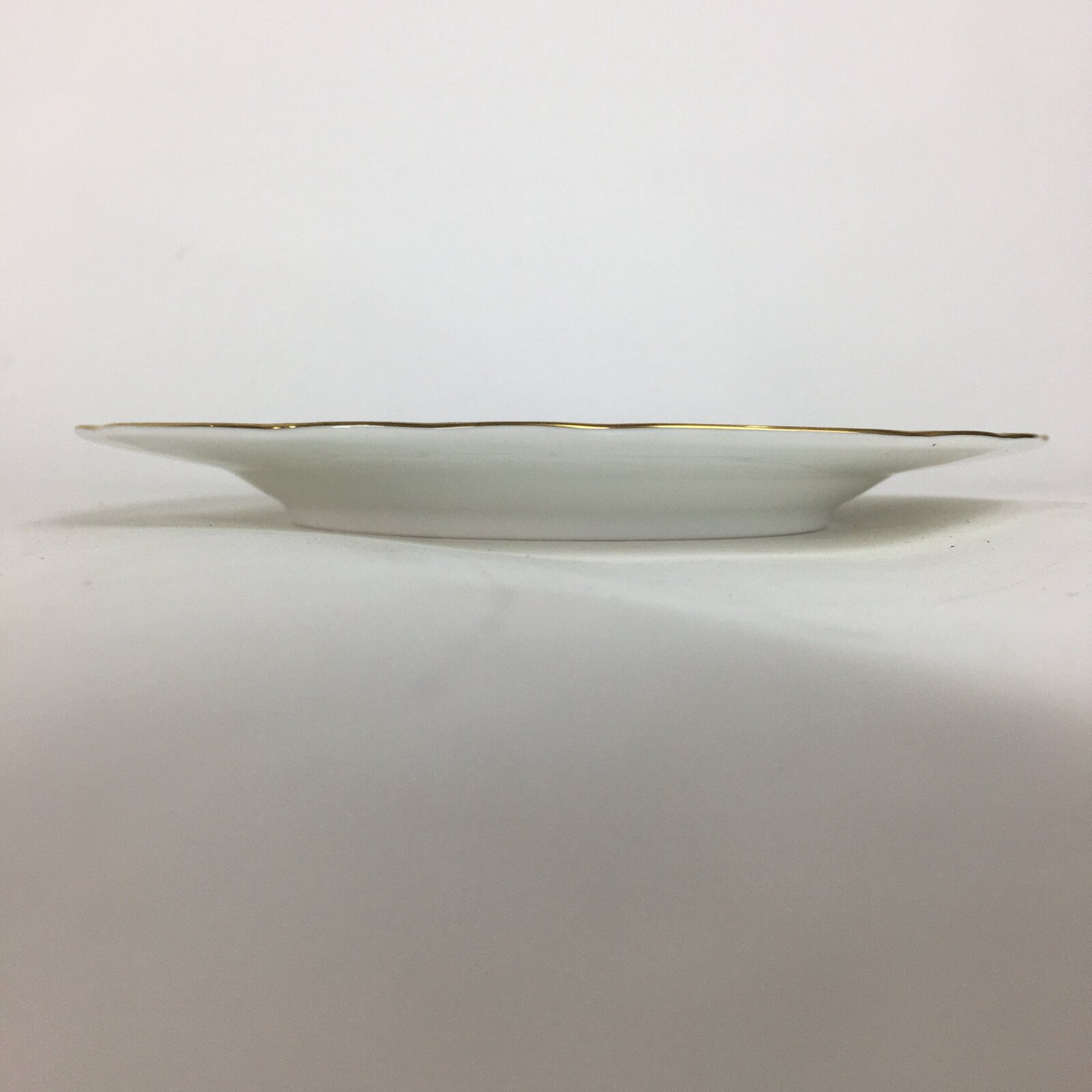 Japanese Porcelain Plate Sara Vtg Richfield Tachikichi Flower Pattern White QT12