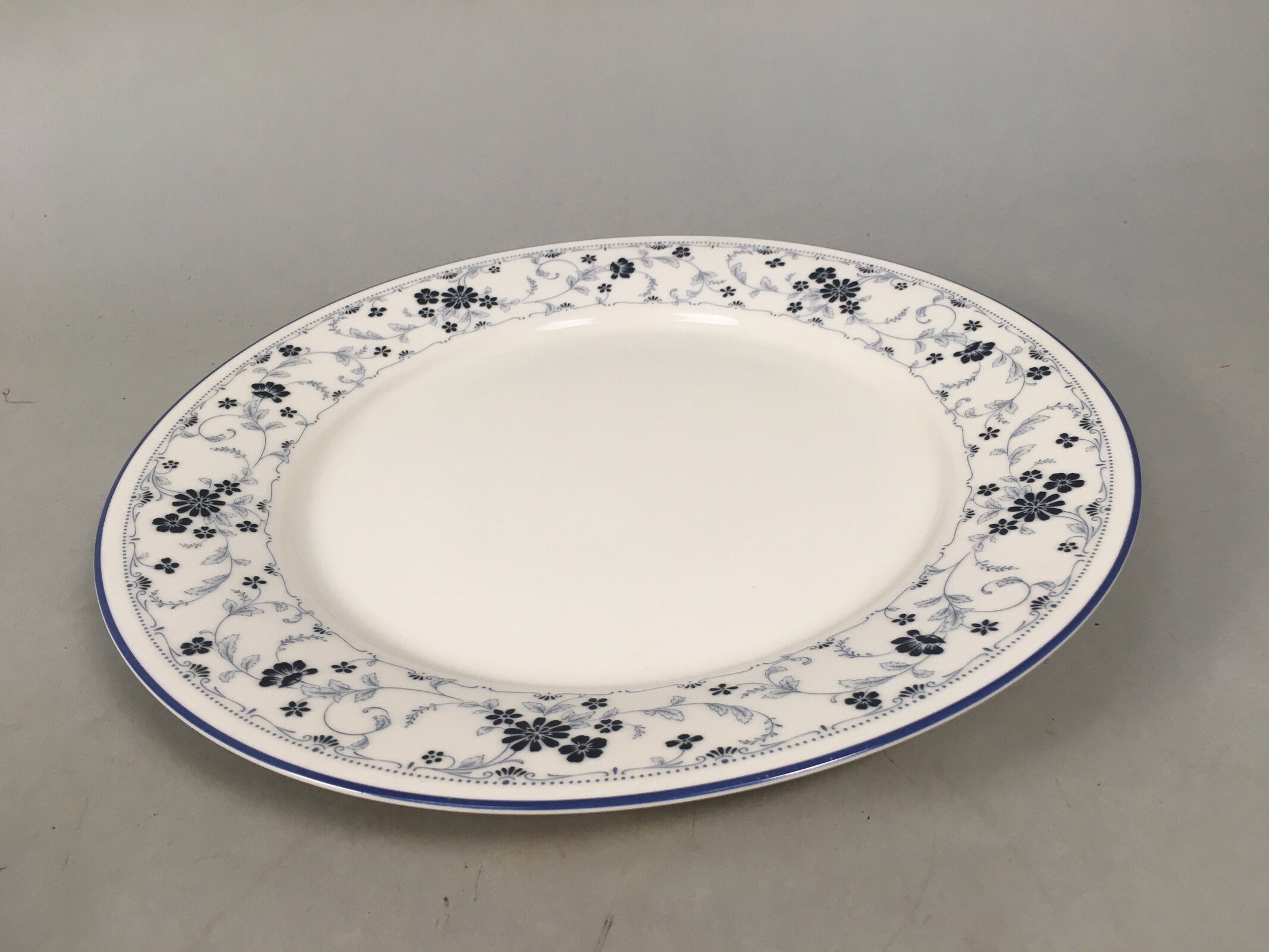 Japanese Porcelain Plate Vtg Round White Blue Noritake Nitto Royal QT107