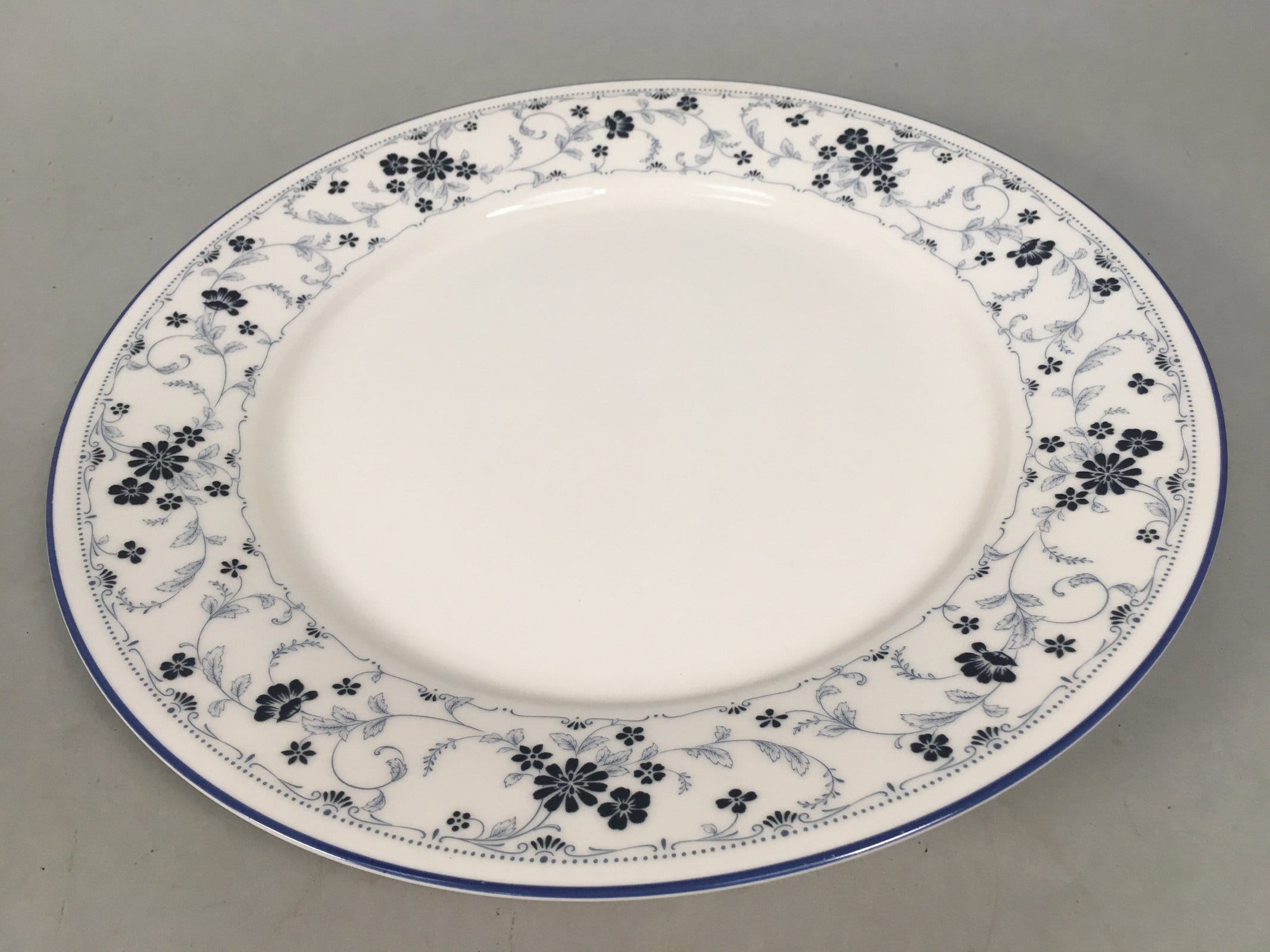 Japanese Porcelain Plate Vtg Round White Blue Noritake Nitto Royal QT107