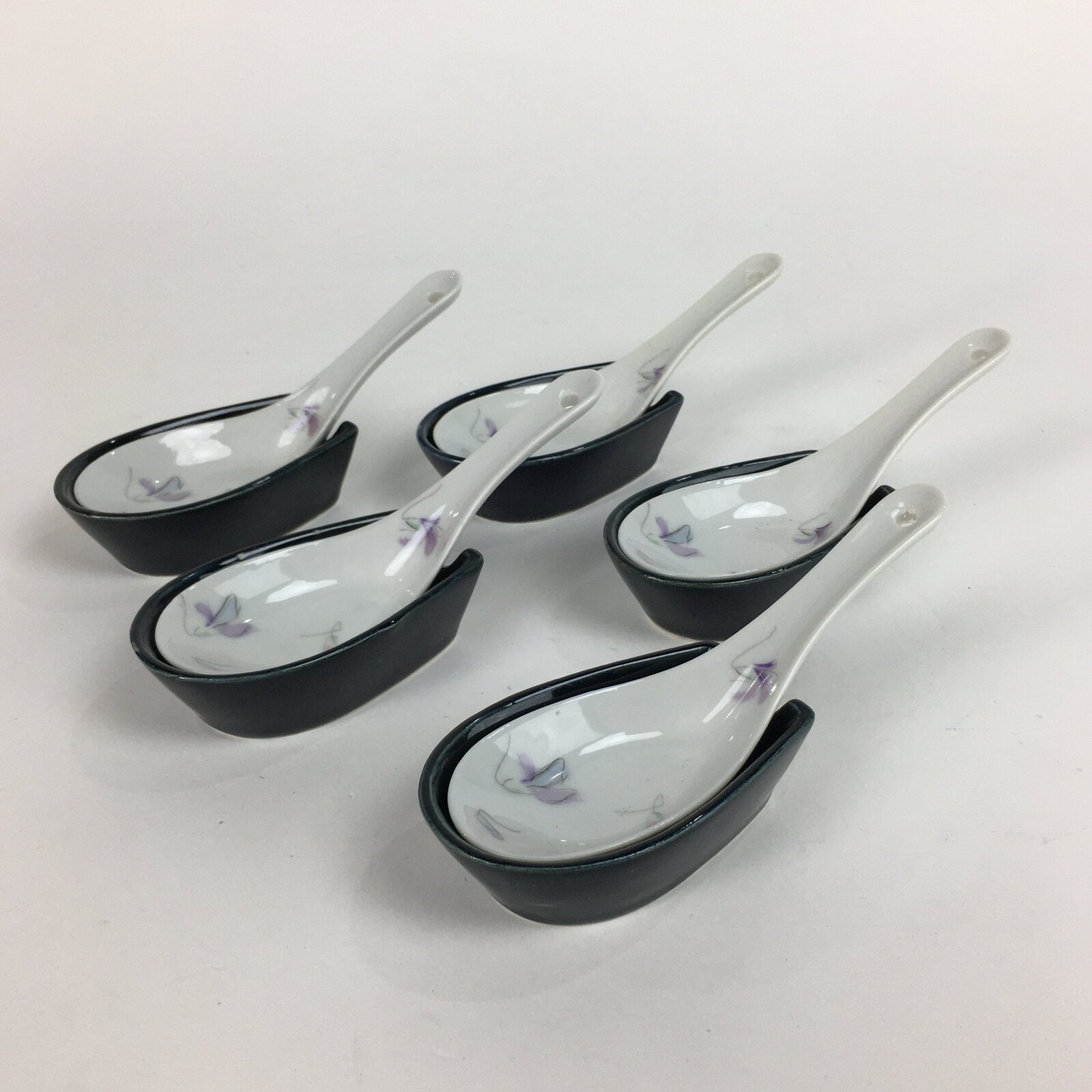 Japanese Porcelain Renge Spoon 5pc Set Vtg White Spoon Black Spoon Stand PP510