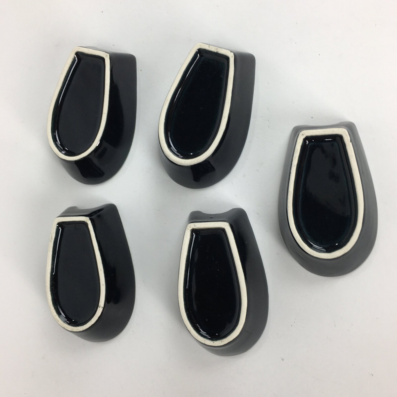 Japanese Porcelain Renge Spoon 5pc Set Vtg White Spoon Black Spoon Stand PP510