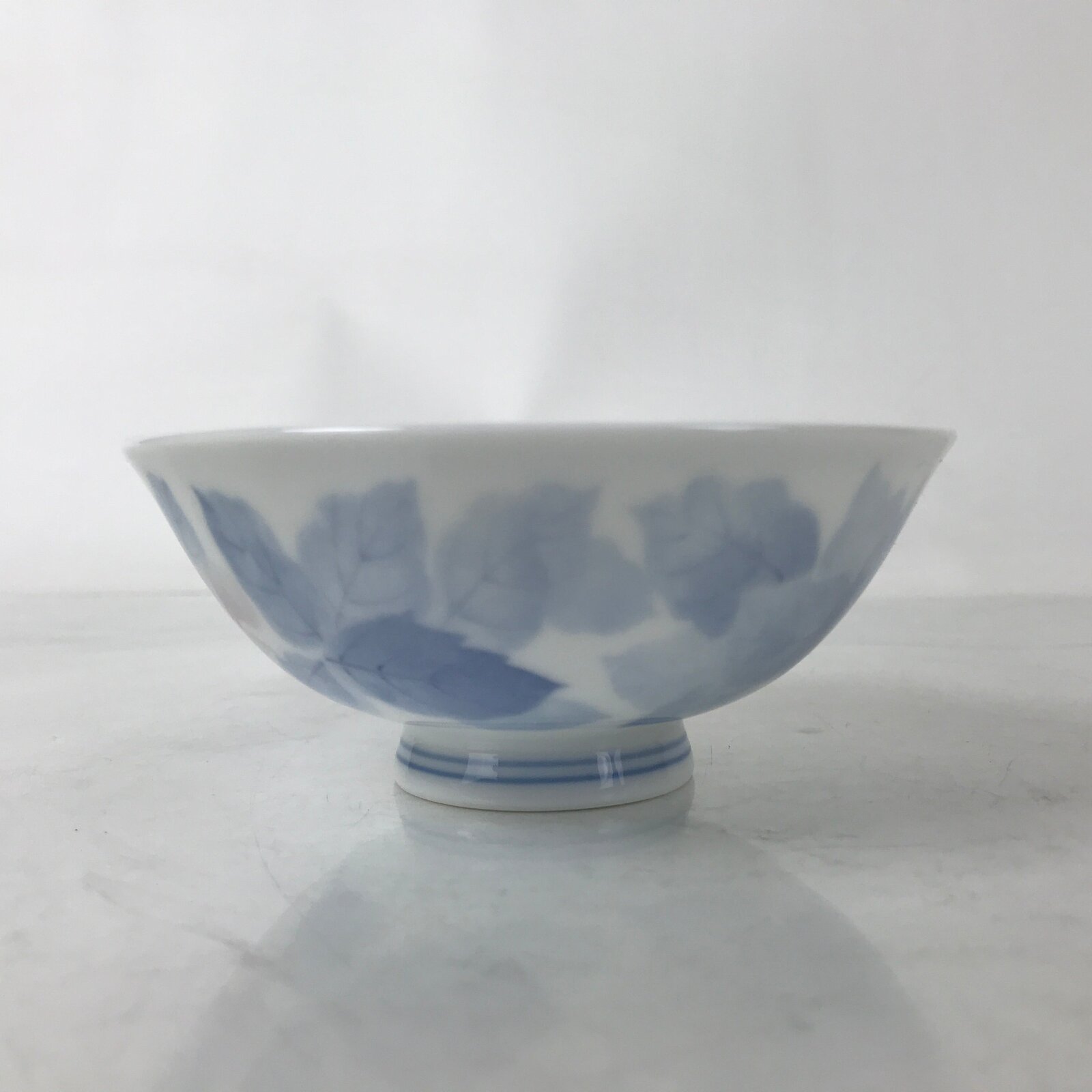 Japanese Porcelain Rice Bowl Owan Vtg Kobachi White Blue Leaf Peony Flower Y268