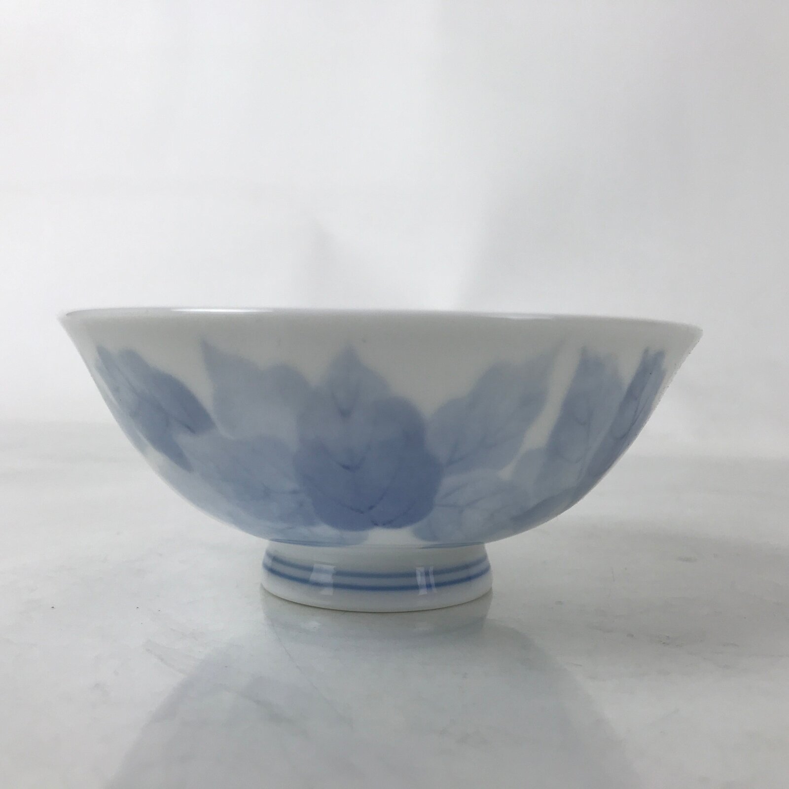 Japanese Porcelain Rice Bowl Owan Vtg Kobachi White Blue Leaf Peony Flower Y268