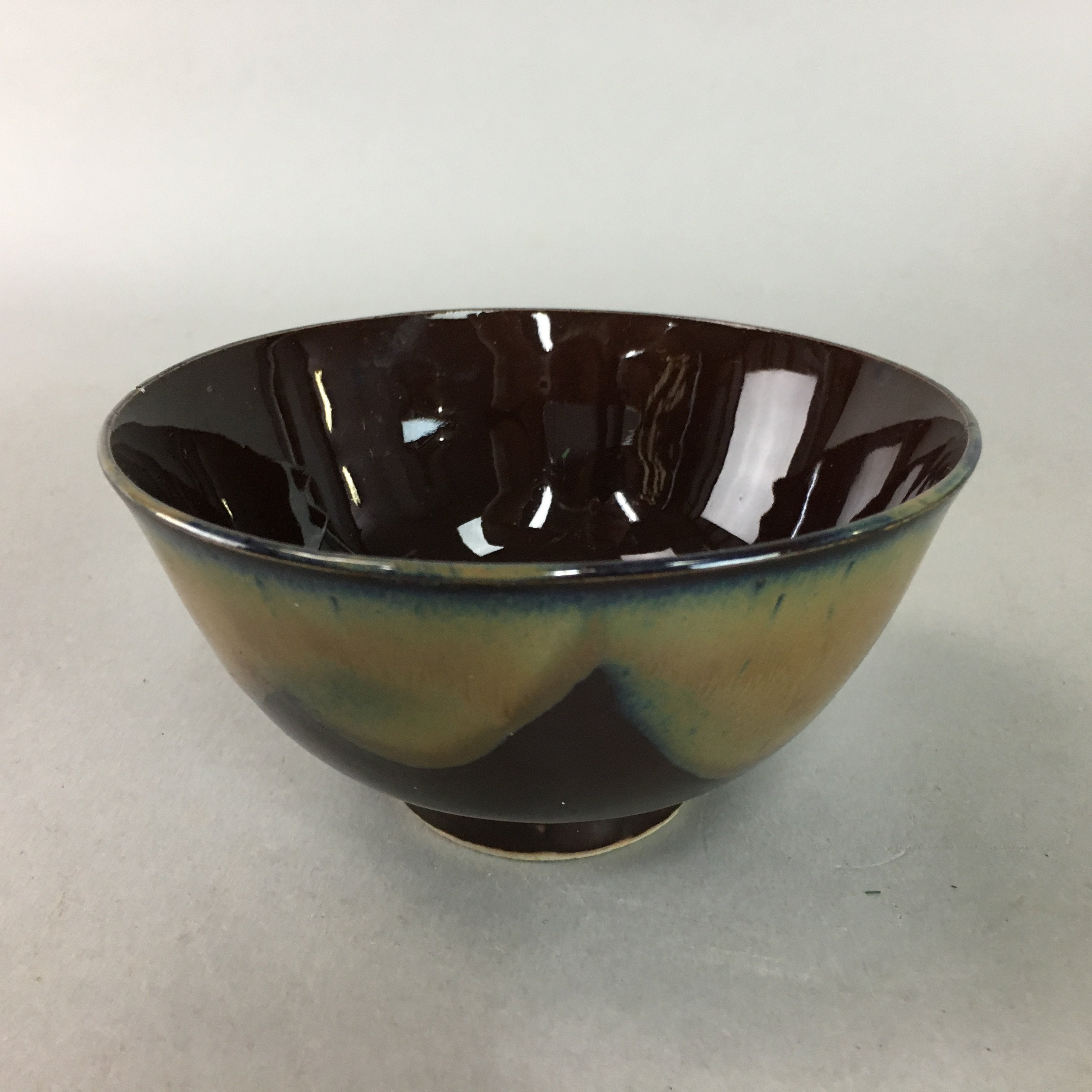 Japanese Porcelain Rice Bowl Vtg Brown Chawan Shiny Smooth Flowing PT774