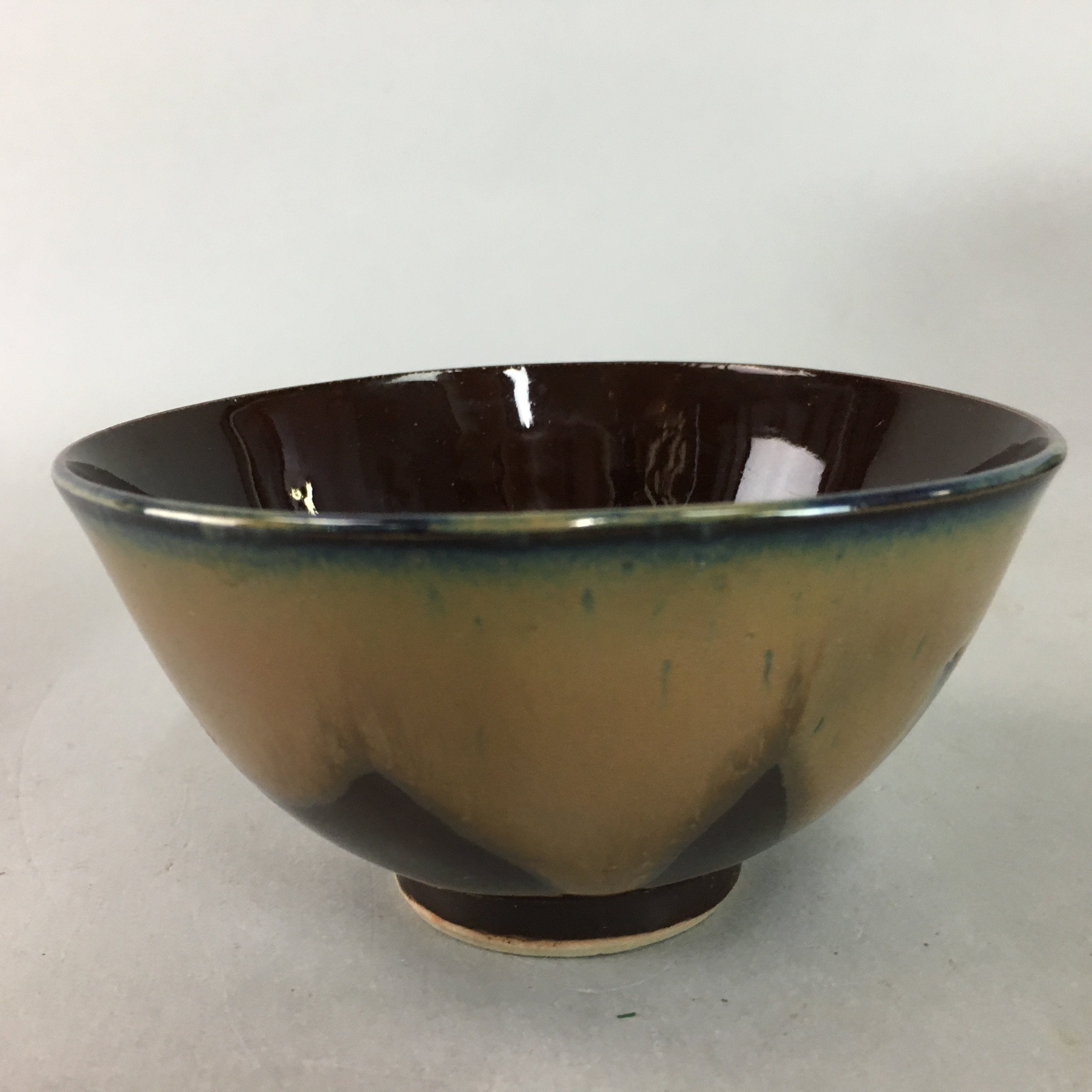 Japanese Porcelain Rice Bowl Vtg Brown Chawan Shiny Smooth Flowing PT776