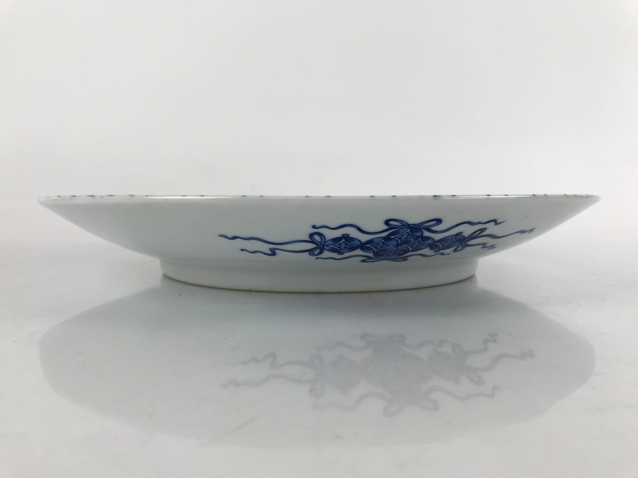 Japanese Porcelain Round Large Plate Vtg Mesh Net Ami Pattern White Blue PY753