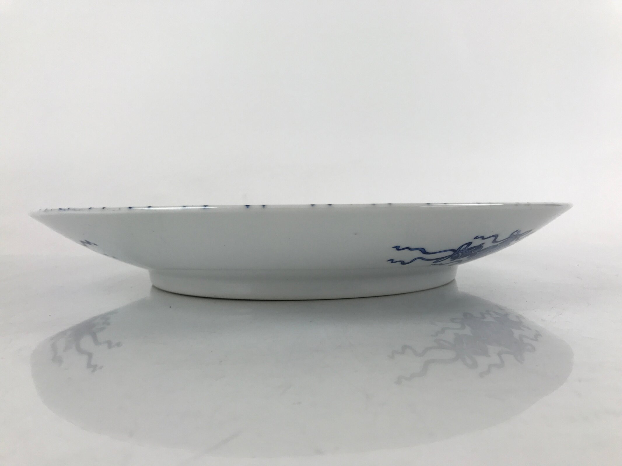 Japanese Porcelain Round Large Plate Vtg Mesh Net Ami Pattern White Blue PY753