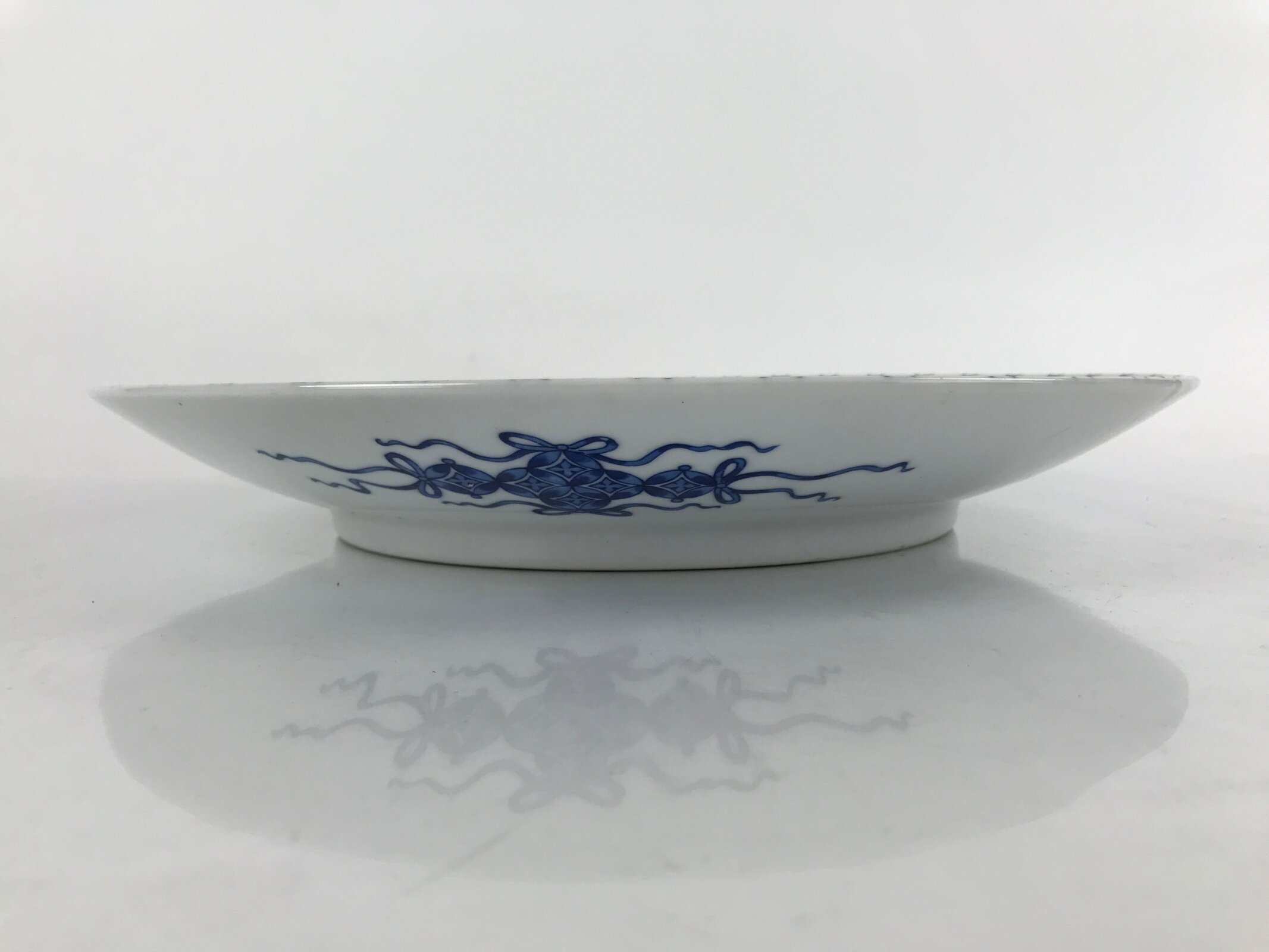 Japanese Porcelain Round Large Plate Vtg Mesh Net Ami Pattern White Blue PY753