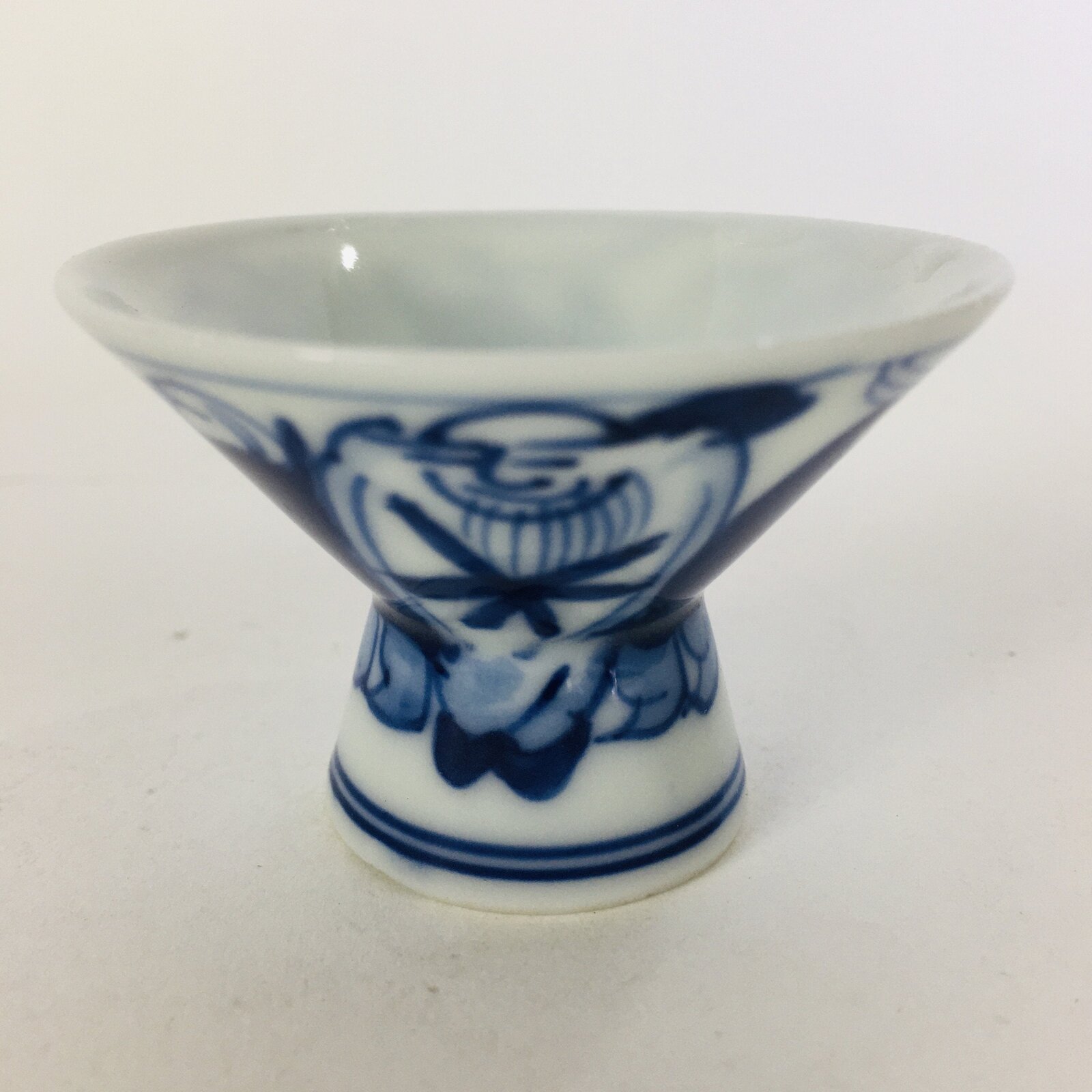 Japanese Porcelain Sake Cup Vtg Guinomi Ochoko Blue Sometsuke Design GU966
