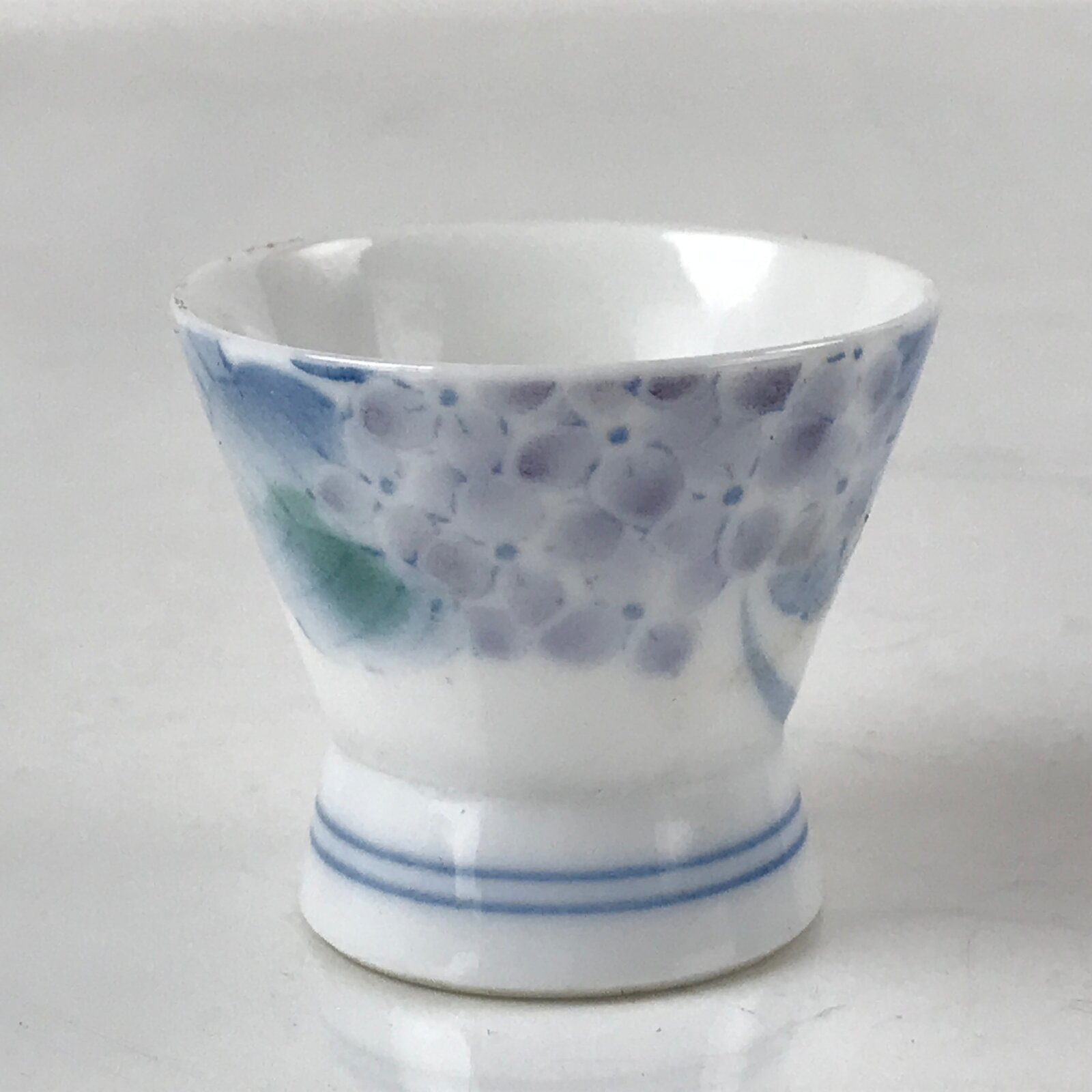 Japanese Porcelain Sake Cup Vtg Wan Ochoko Guinomi Purple Hydrangea Flower G156