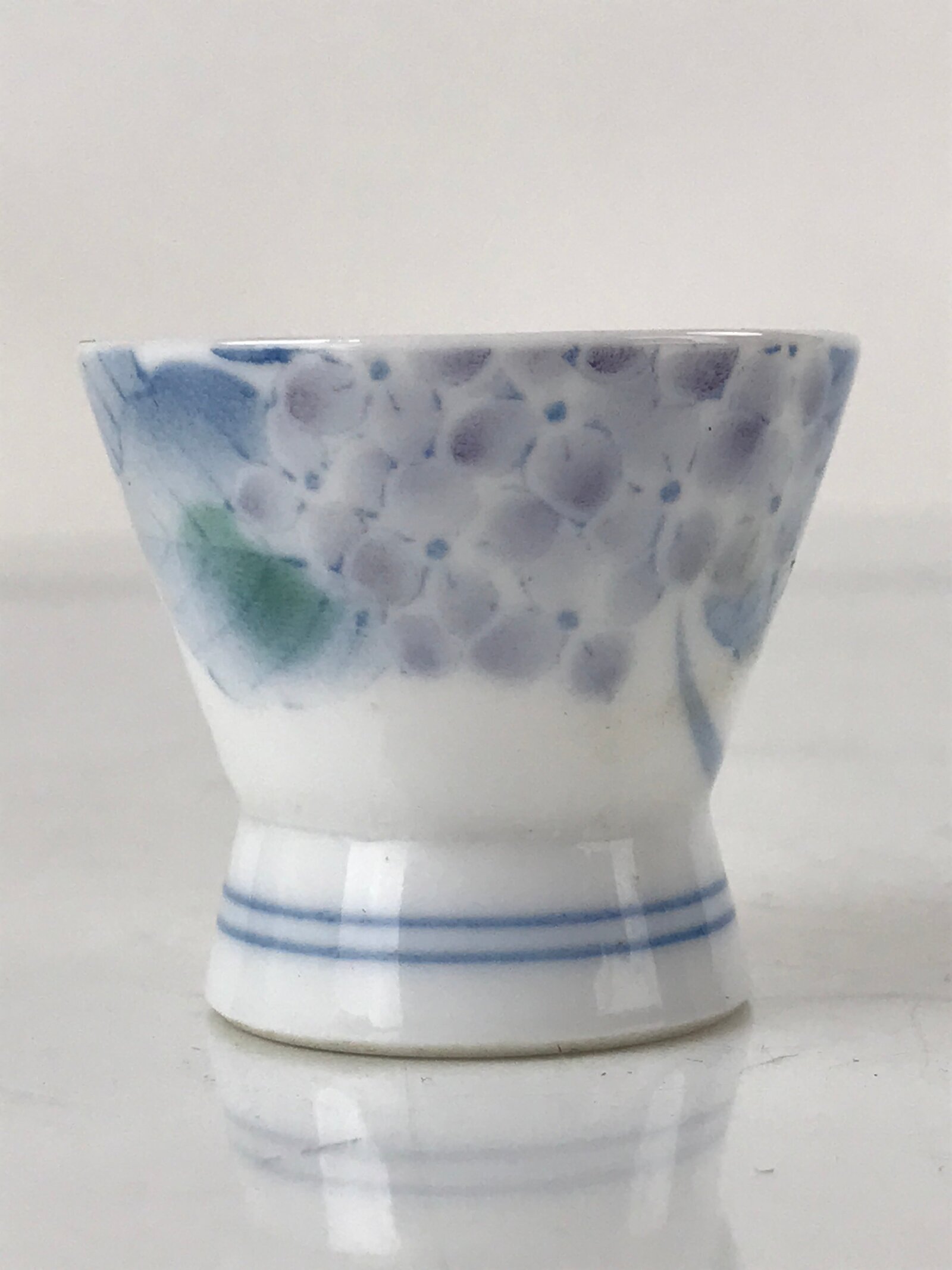 Japanese Porcelain Sake Cup Vtg Wan Ochoko Guinomi Purple Hydrangea Flower G156