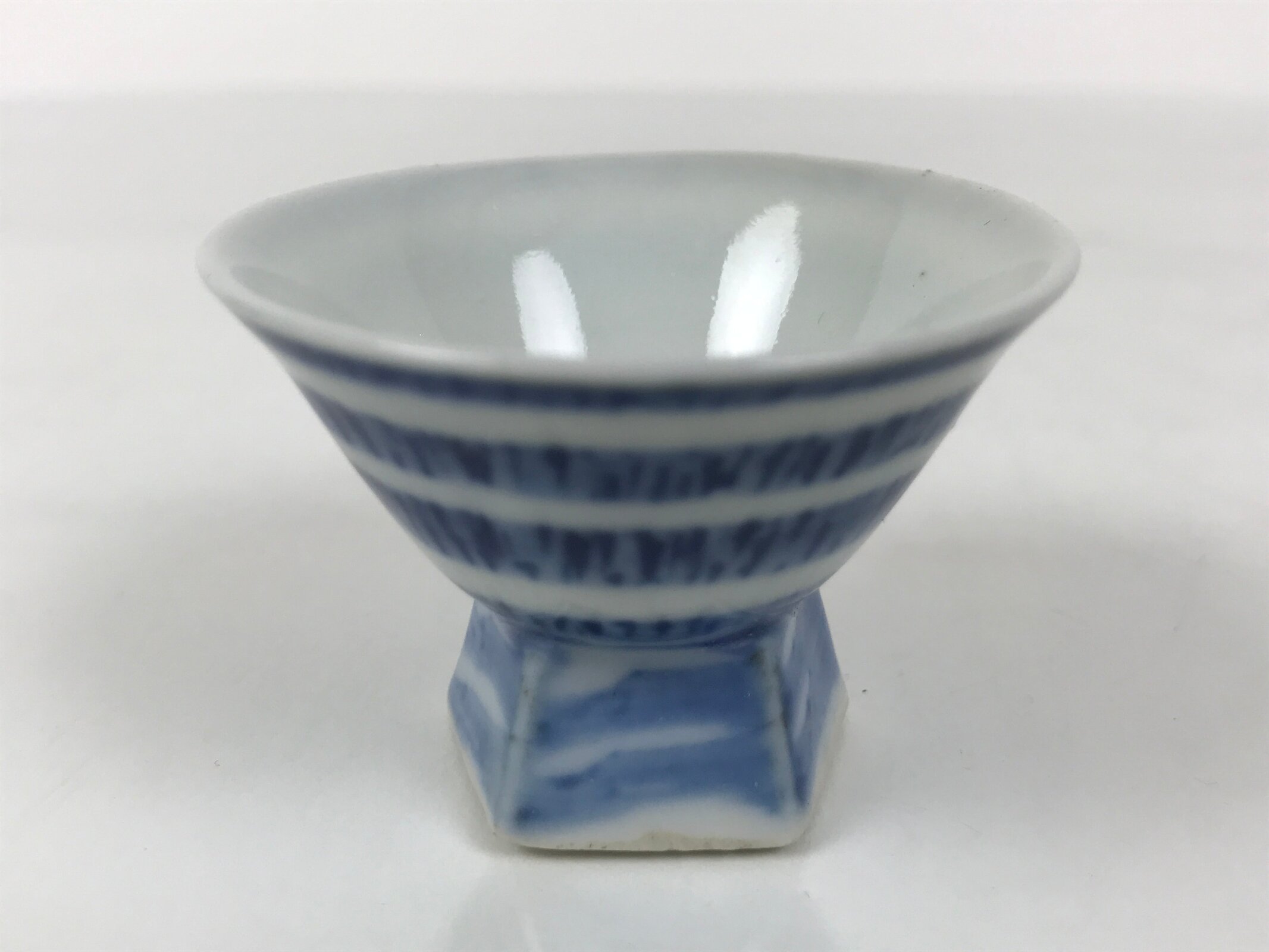 Japanese Porcelain Sake Cup Vtg Wan Ochoko Guinomi Sometsuke Blue Stripe G309