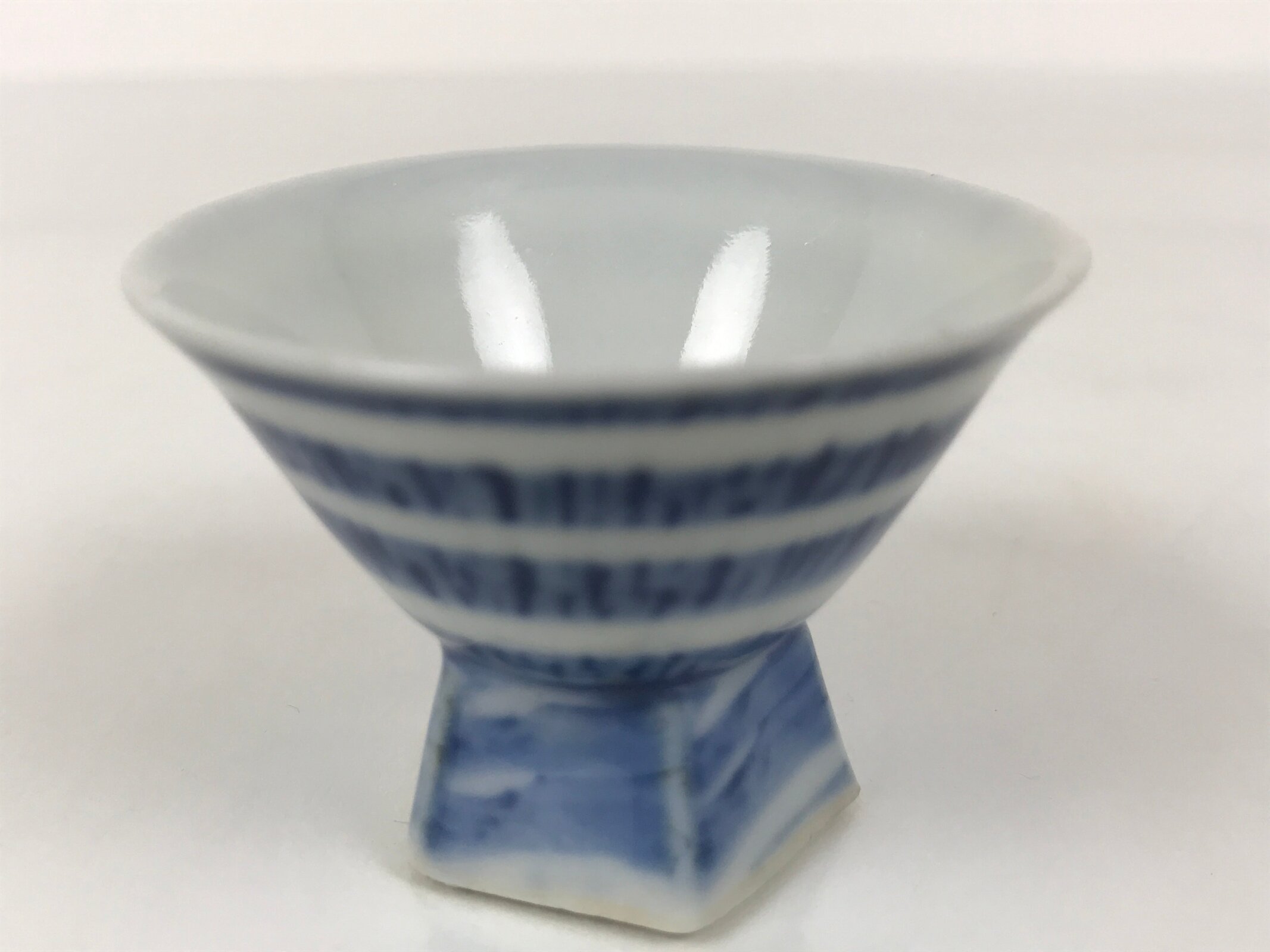 Japanese Porcelain Sake Cup Vtg Wan Ochoko Guinomi Sometsuke Blue Stripe G309