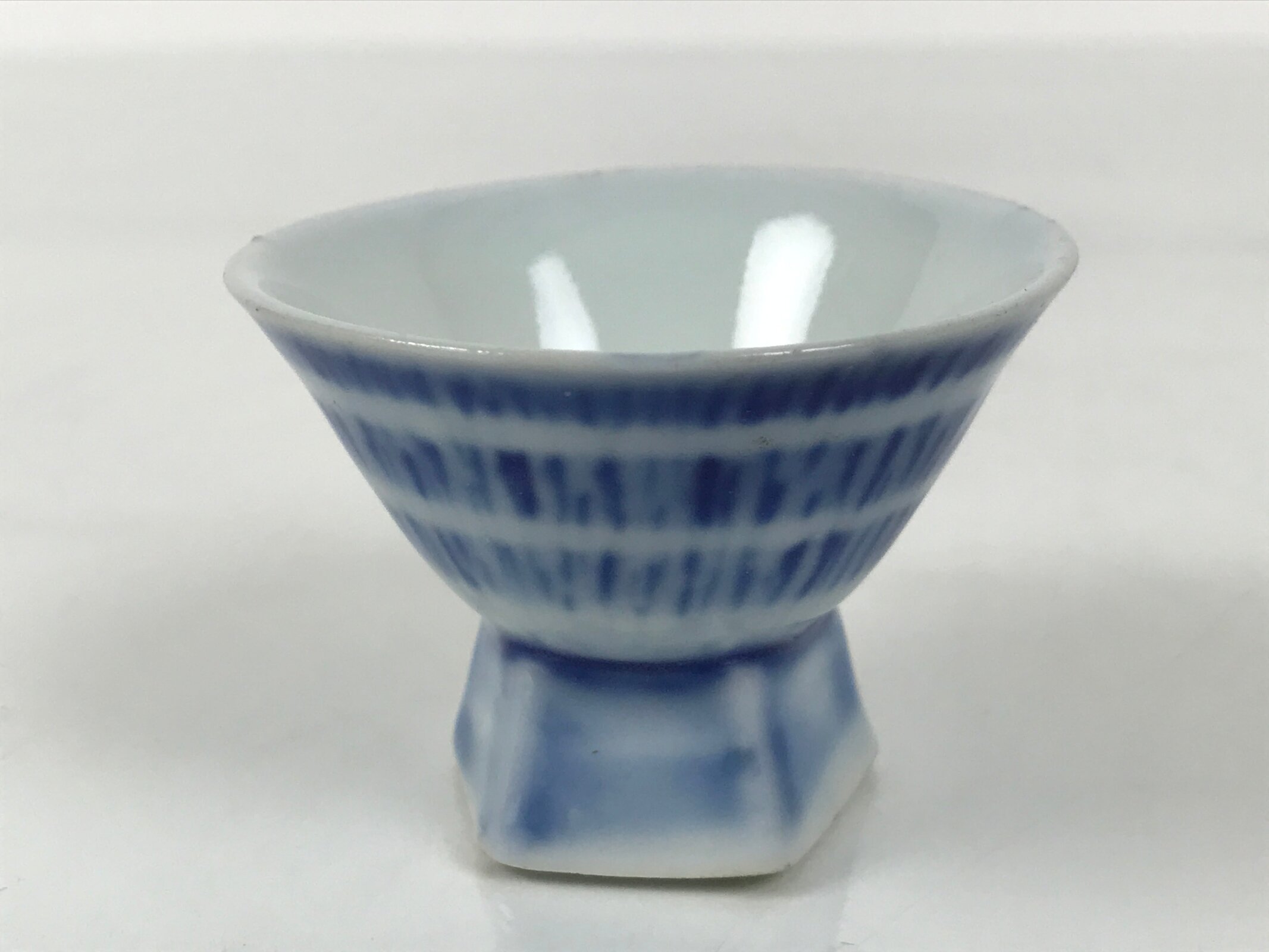 Japanese Porcelain Sake Cup Vtg Wan Ochoko Guinomi Sometsuke Blue Stripe G310