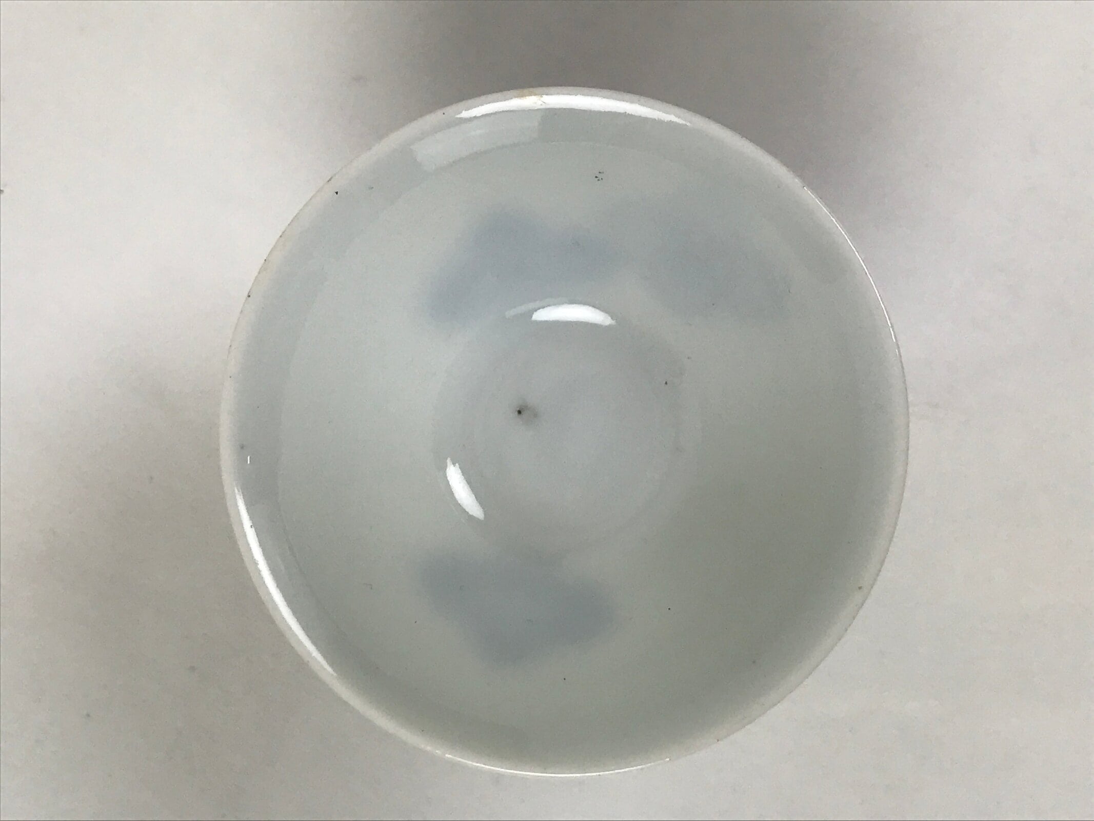 Japanese Porcelain Sake Cup Vtg Wan Ochoko Guinomi White Blue Hanabishi G312