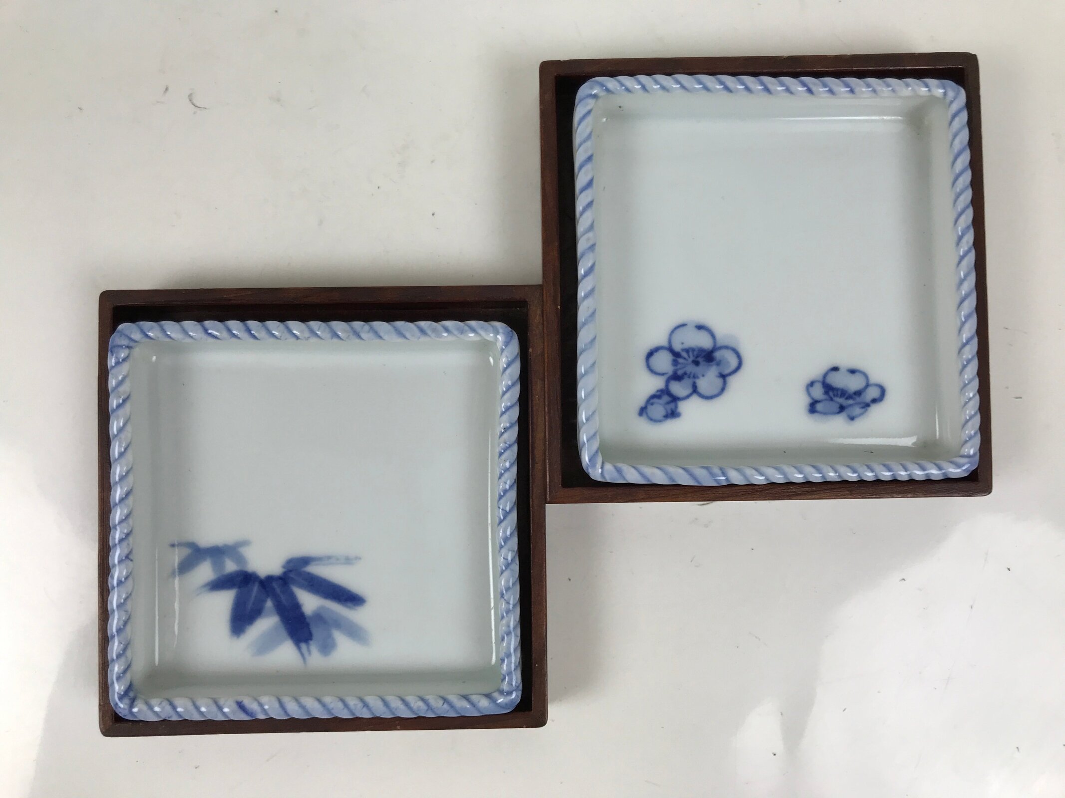 Japanese Porcelain Small Plate Kozara Vtg Lacquer Tray Dish 3pc White Blue Y424