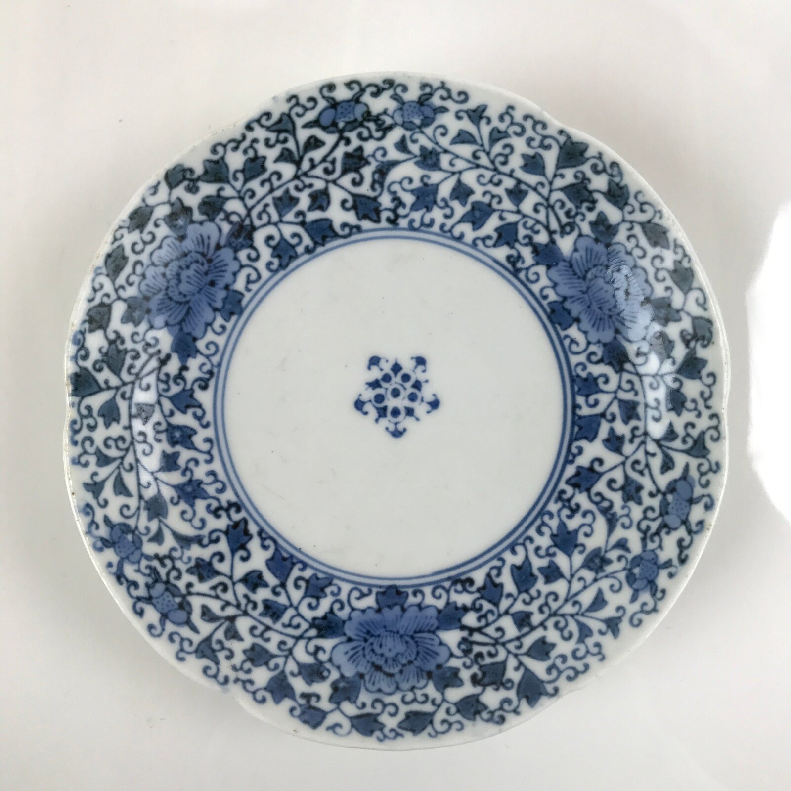 Japanese Porcelain Small Plate Kozara Vtg Sometsuke Peony Botan Blue White PY658