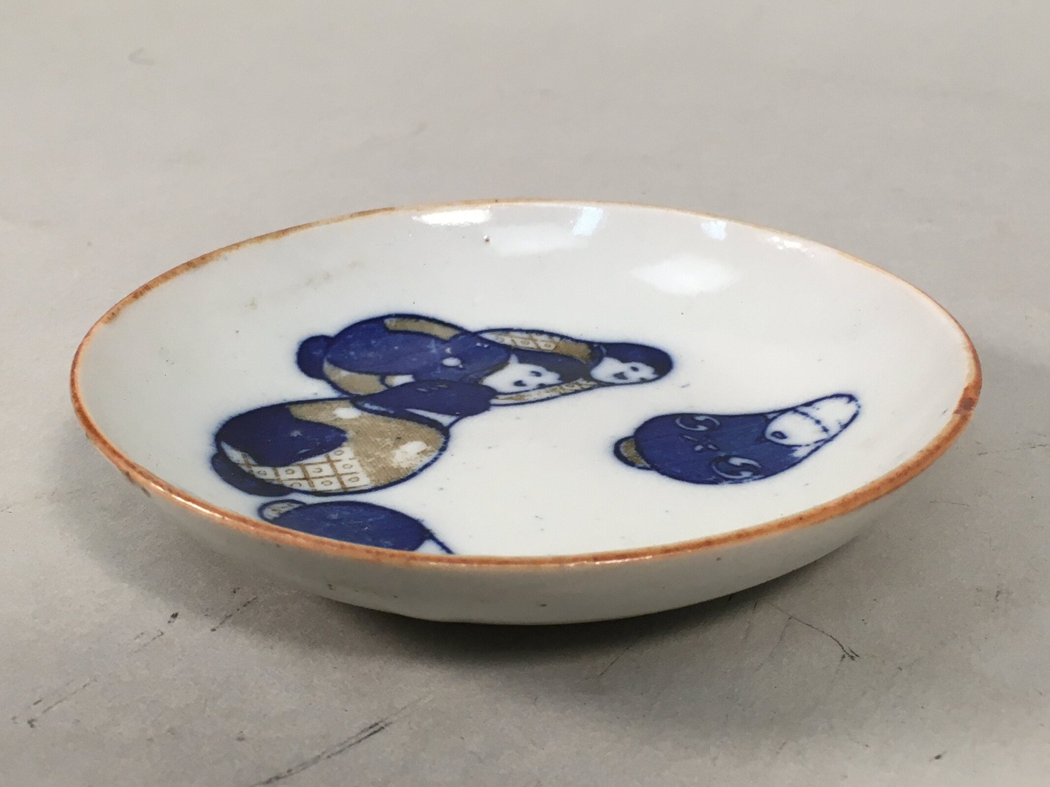 Japanese Porcelain Small Plate Vtg Round White Blue Kozara Kimono Doll PP400
