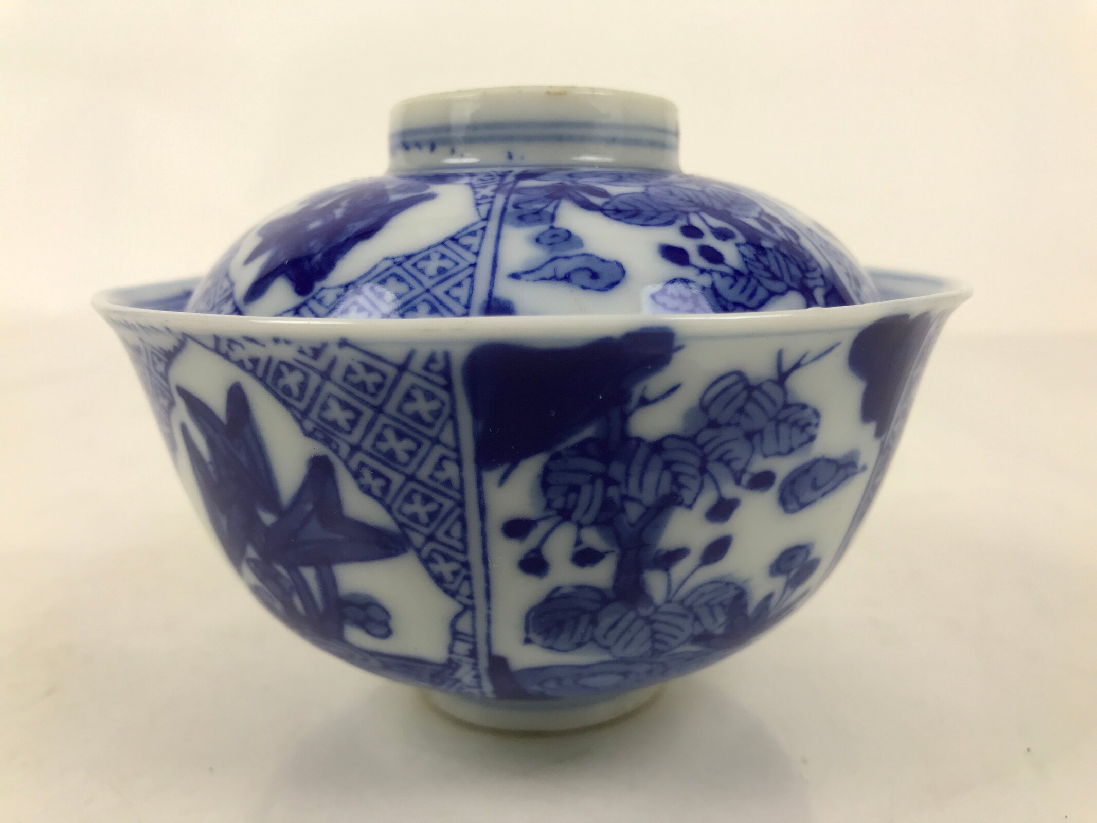 Japanese Porcelain Sometsuke Lidded Bowl Owan Vtg Pottery White Blue Floral Y298